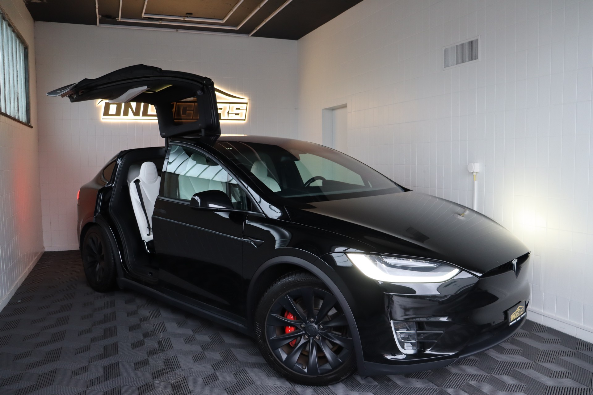 TESLA MODEL X PERFORMANCE LUDICROUS * BLACK ON WHITE * GARANTIE AUF ANTRIEB & BATTERIE * CH-AUTO * CHF 500.- IM MONAT OHNE ANZAHLUNG *-image-5