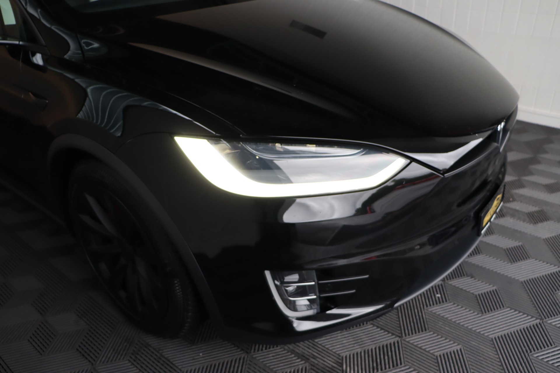 TESLA MODEL X PERFORMANCE LUDICROUS * BLACK ON WHITE * GARANTIE AUF ANTRIEB & BATTERIE * CH-AUTO * CHF 500.- IM MONAT OHNE ANZAHLUNG *-image-2