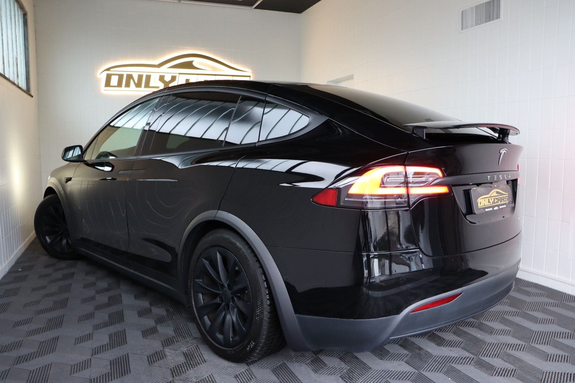 TESLA MODEL X PERFORMANCE LUDICROUS * BLACK ON WHITE * GARANTIE AUF ANTRIEB & BATTERIE * CH-AUTO * CHF 500.- IM MONAT OHNE ANZAHLUNG *-image-9