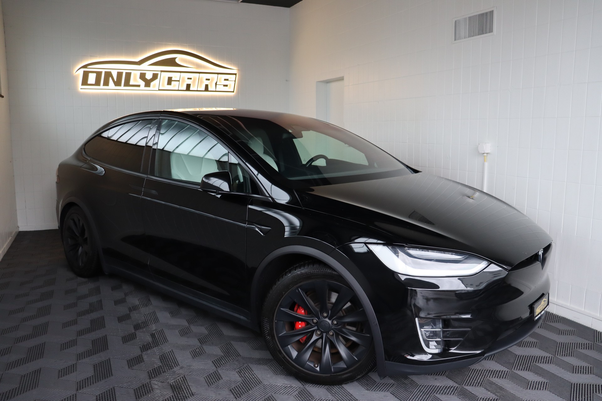 TESLA MODEL X PERFORMANCE LUDICROUS * BLACK ON WHITE * GARANTIE AUF ANTRIEB & BATTERIE * CH-AUTO * CHF 500.- IM MONAT OHNE ANZAHLUNG *-image-3