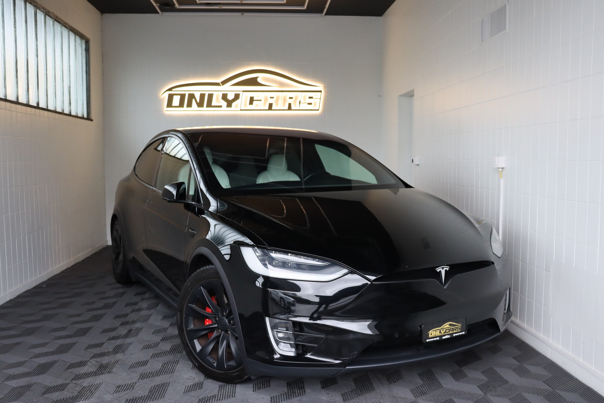 TESLA MODEL X PERFORMANCE LUDICROUS * BLACK ON WHITE * GARANTIE AUF ANTRIEB & BATTERIE * CH-AUTO * CHF 500.- IM MONAT OHNE ANZAHLUNG *-image-0