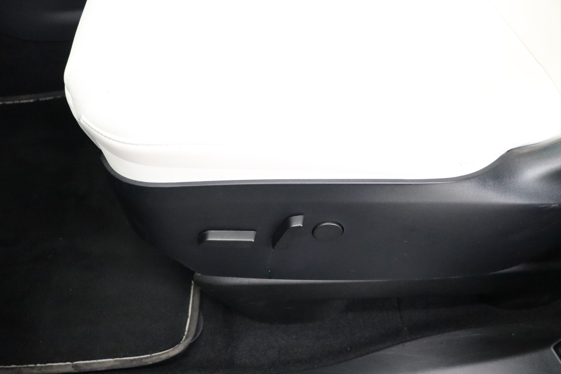 TESLA MODEL X PERFORMANCE LUDICROUS * BLACK ON WHITE * GARANTIE AUF ANTRIEB & BATTERIE * CH-AUTO * CHF 500.- IM MONAT OHNE ANZAHLUNG *-image-25