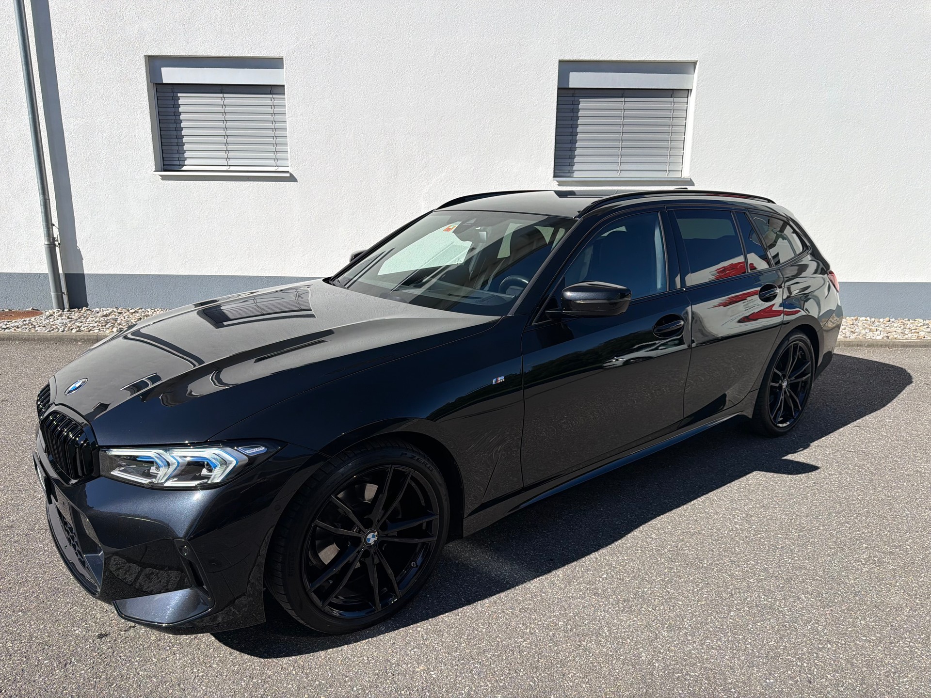 BMW 320d xDrive 48V Touring Steptronic M Sport-image-10