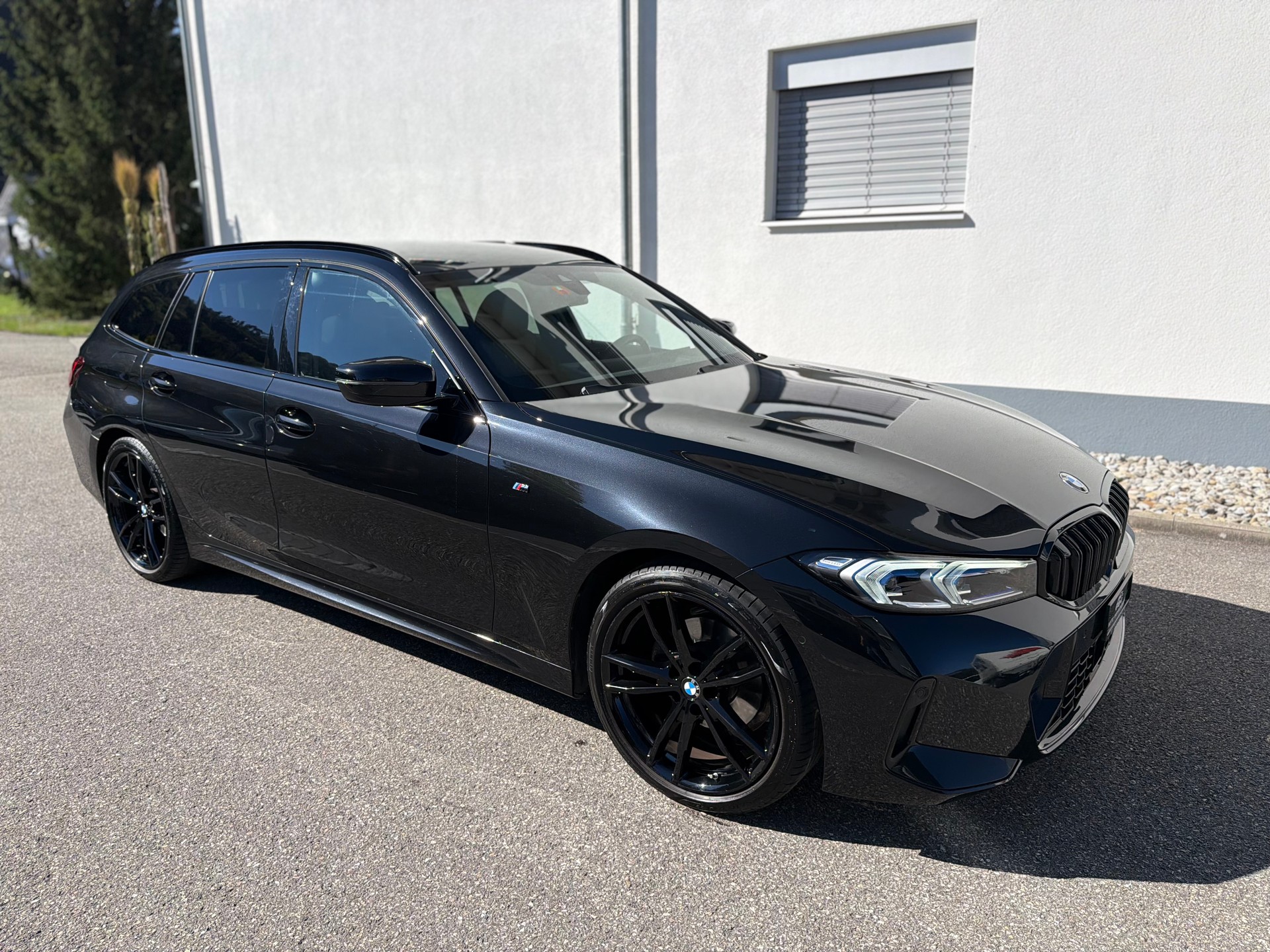BMW 320d xDrive 48V Touring Steptronic M Sport-image-2
