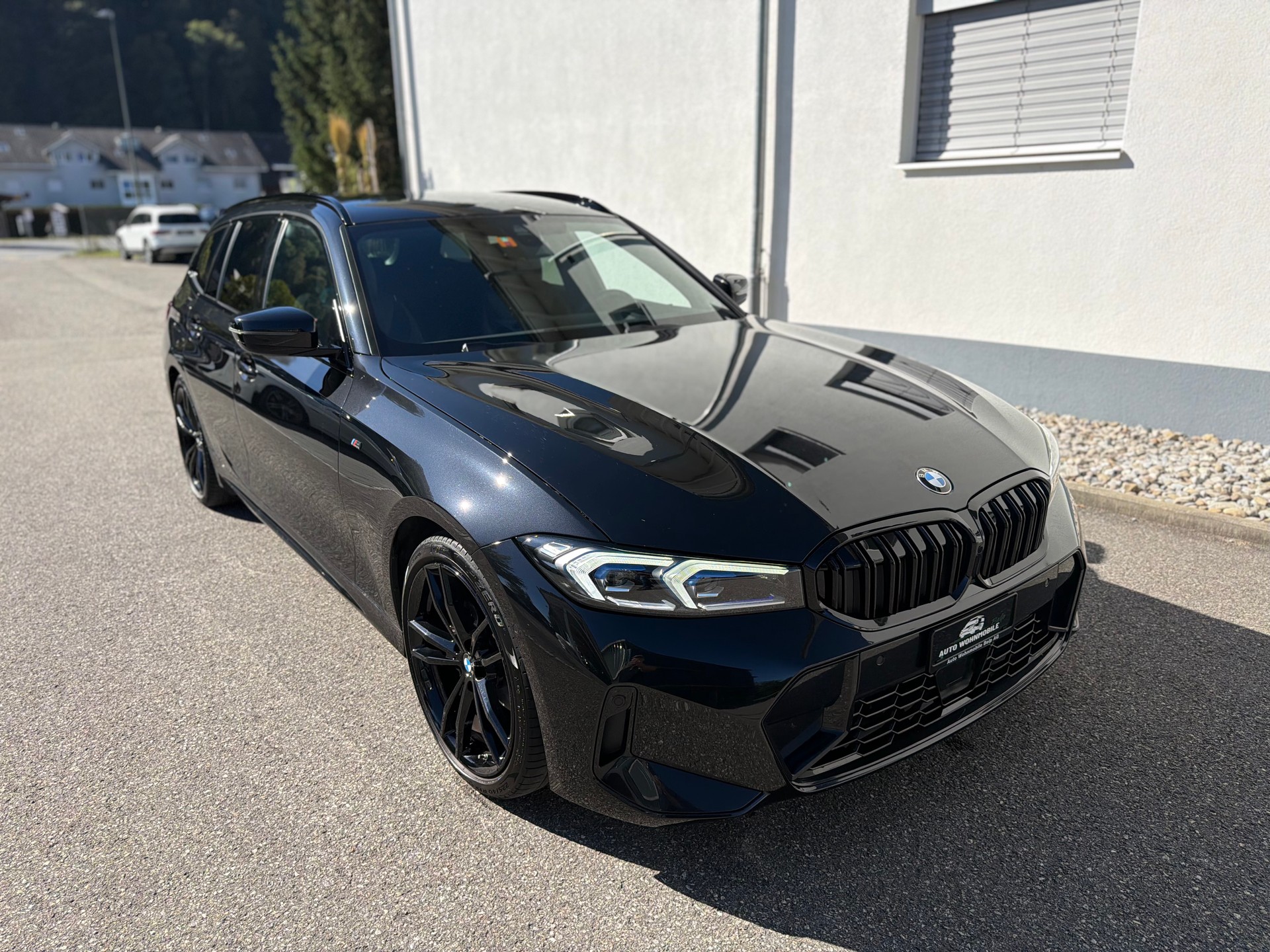BMW 320d xDrive 48V Touring Steptronic M Sport-image-1