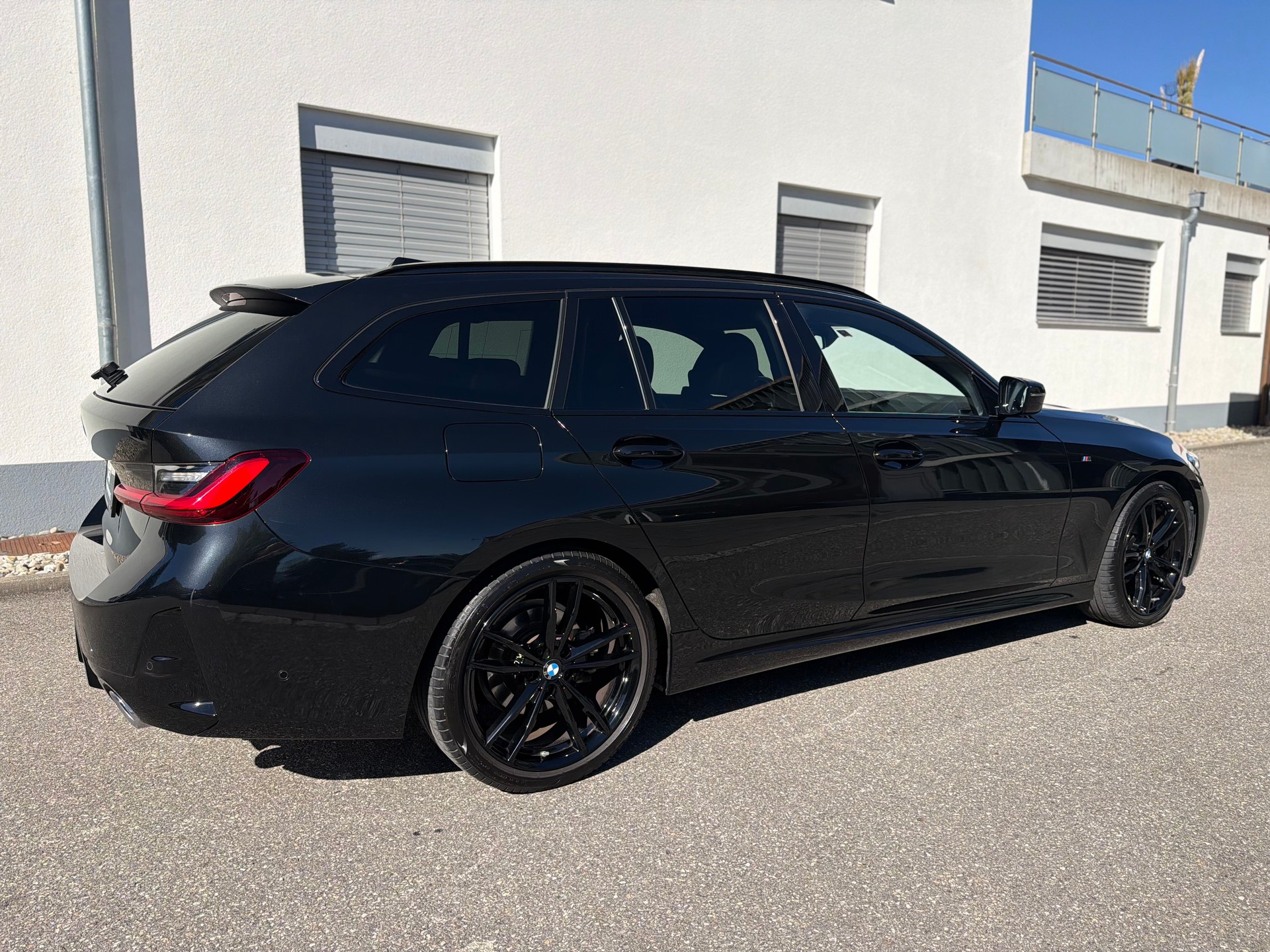 BMW 320d xDrive 48V Touring Steptronic M Sport-image-5