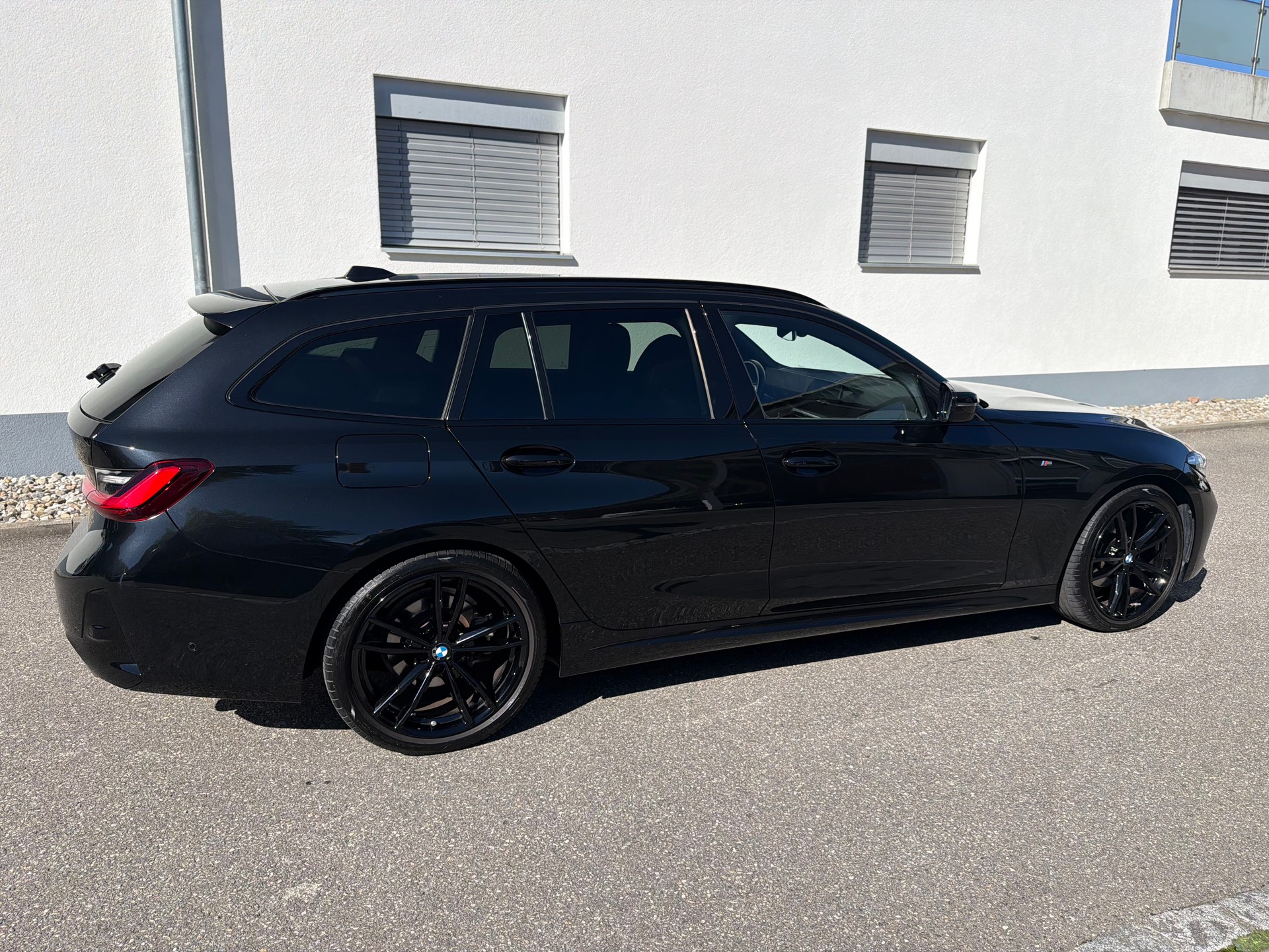 BMW 320d xDrive 48V Touring Steptronic M Sport-image-4