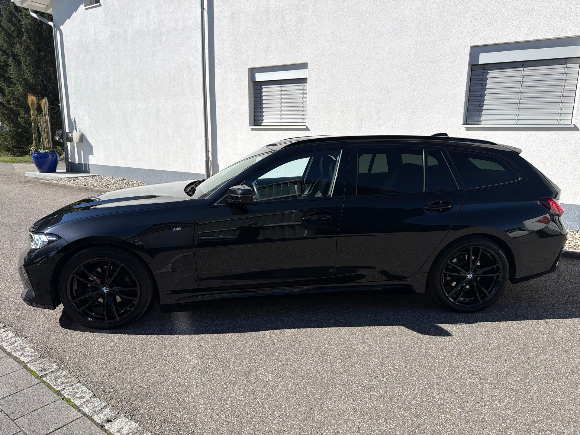 BMW 320d xDrive 48V Touring Steptronic M Sport-image-11