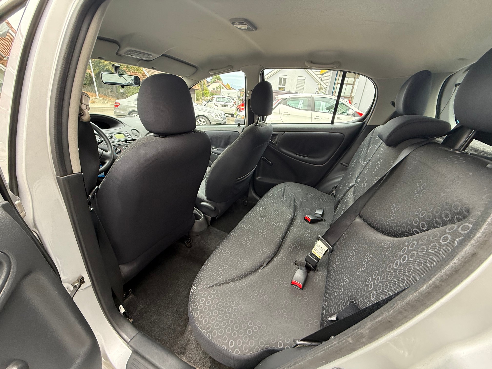 TOYOTA Yaris 1.3 Linea Sol-image-9