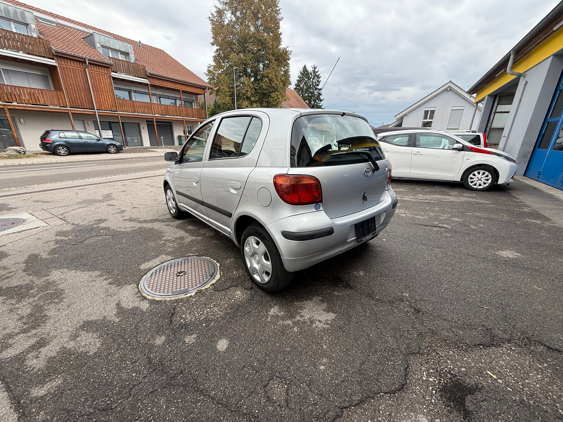 TOYOTA Yaris 1.3 Linea Sol-image-4