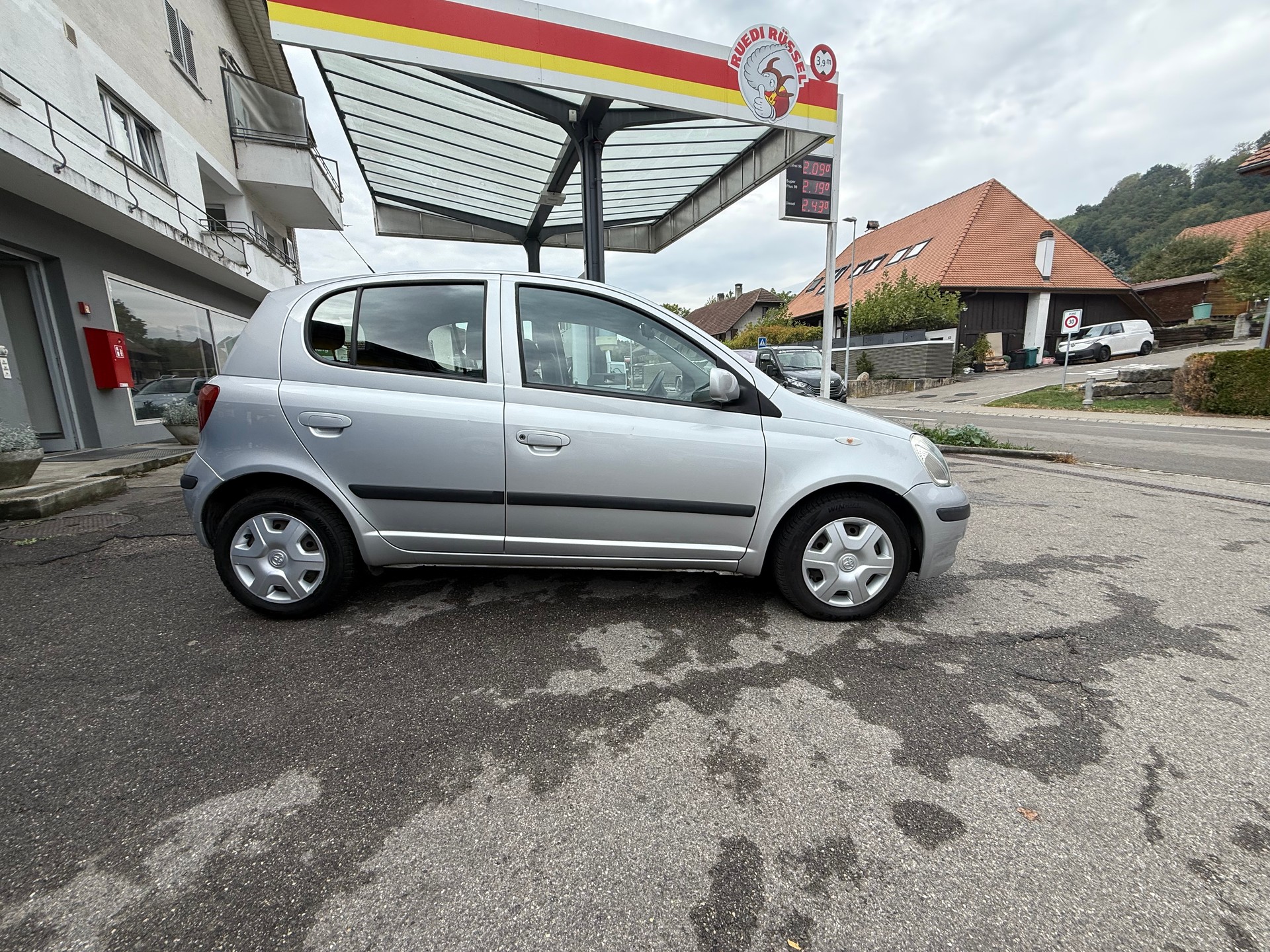 TOYOTA Yaris 1.3 Linea Sol-image-1