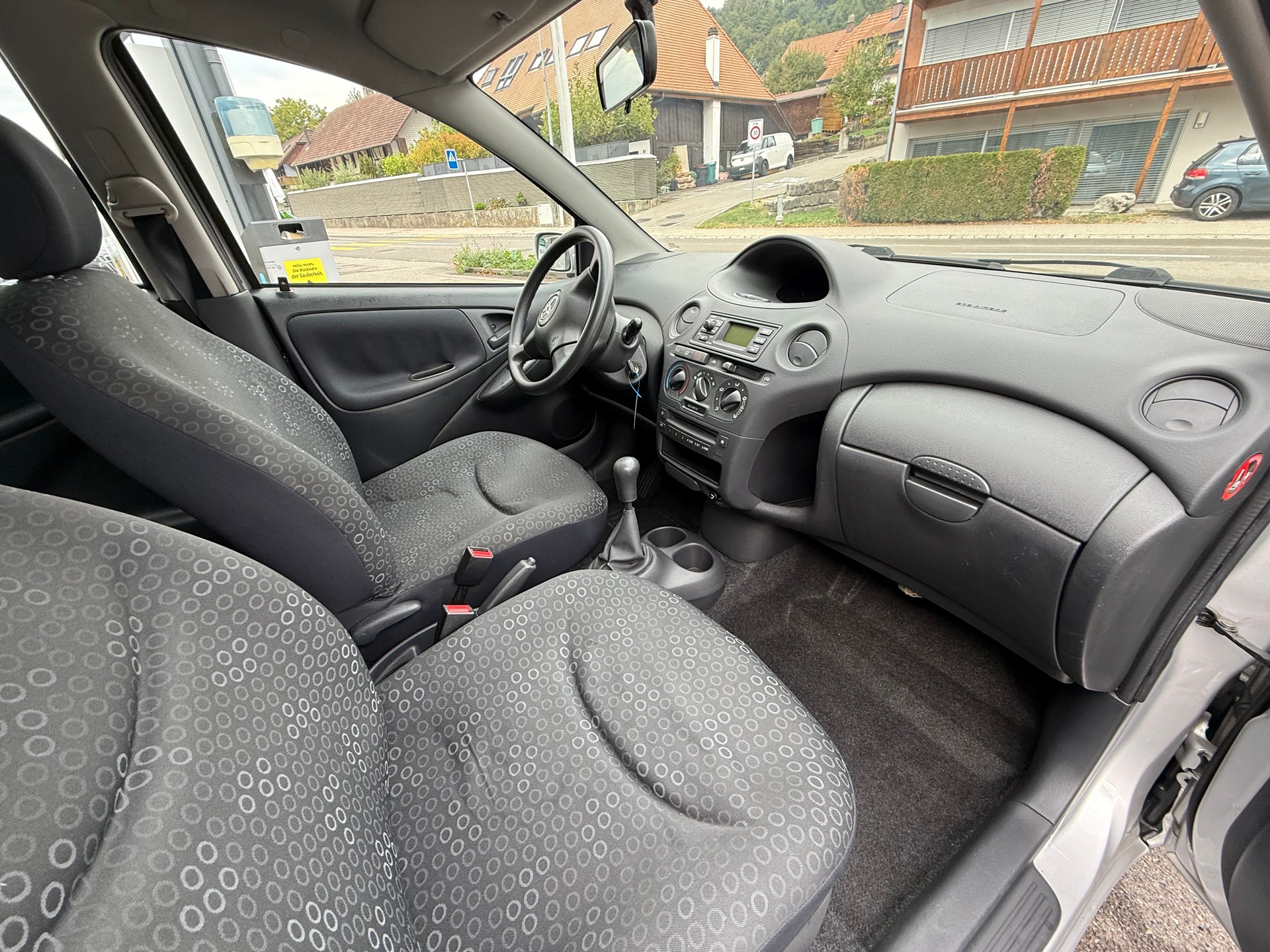TOYOTA Yaris 1.3 Linea Sol-image-10