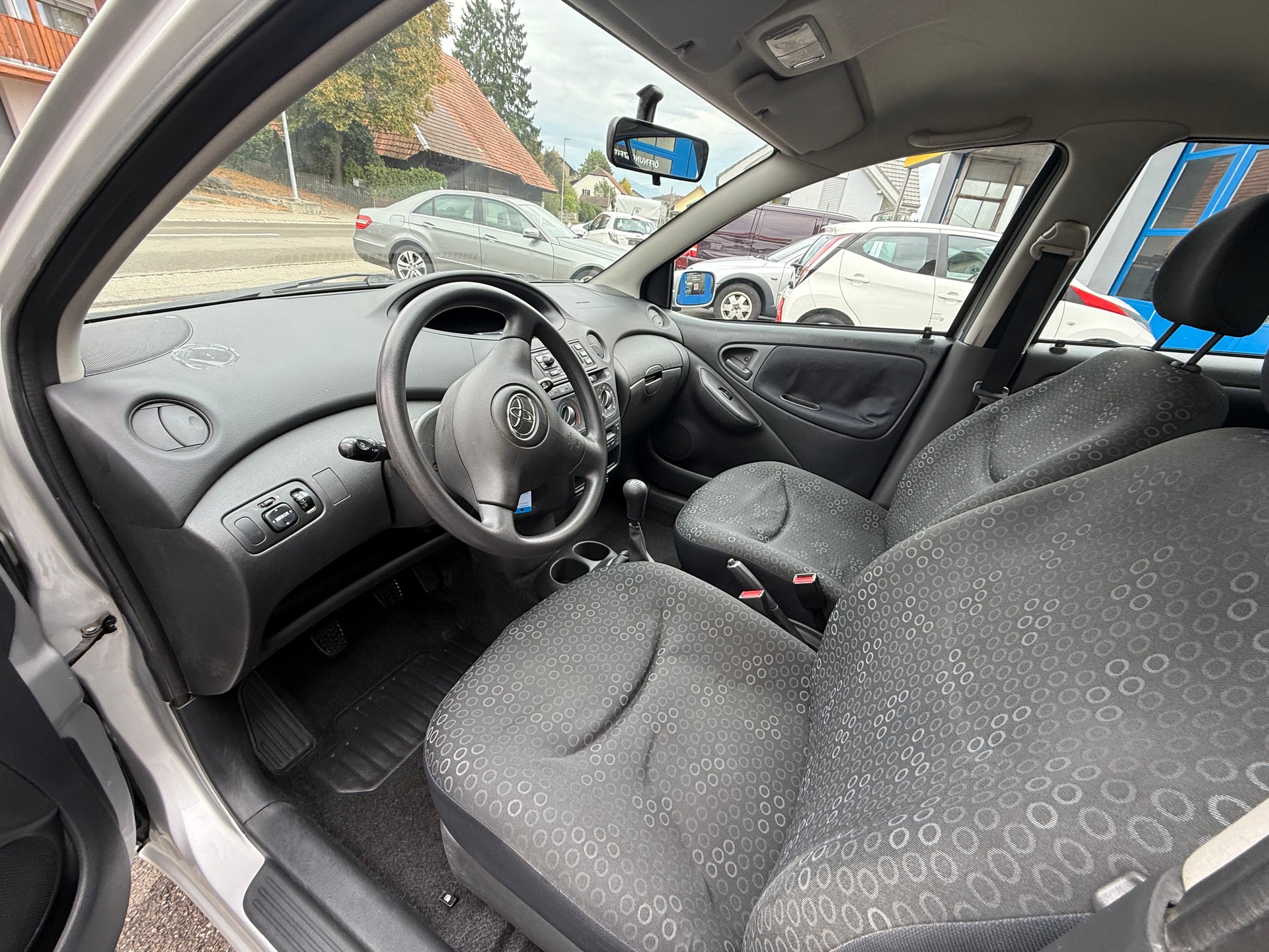 TOYOTA Yaris 1.3 Linea Sol-image-8