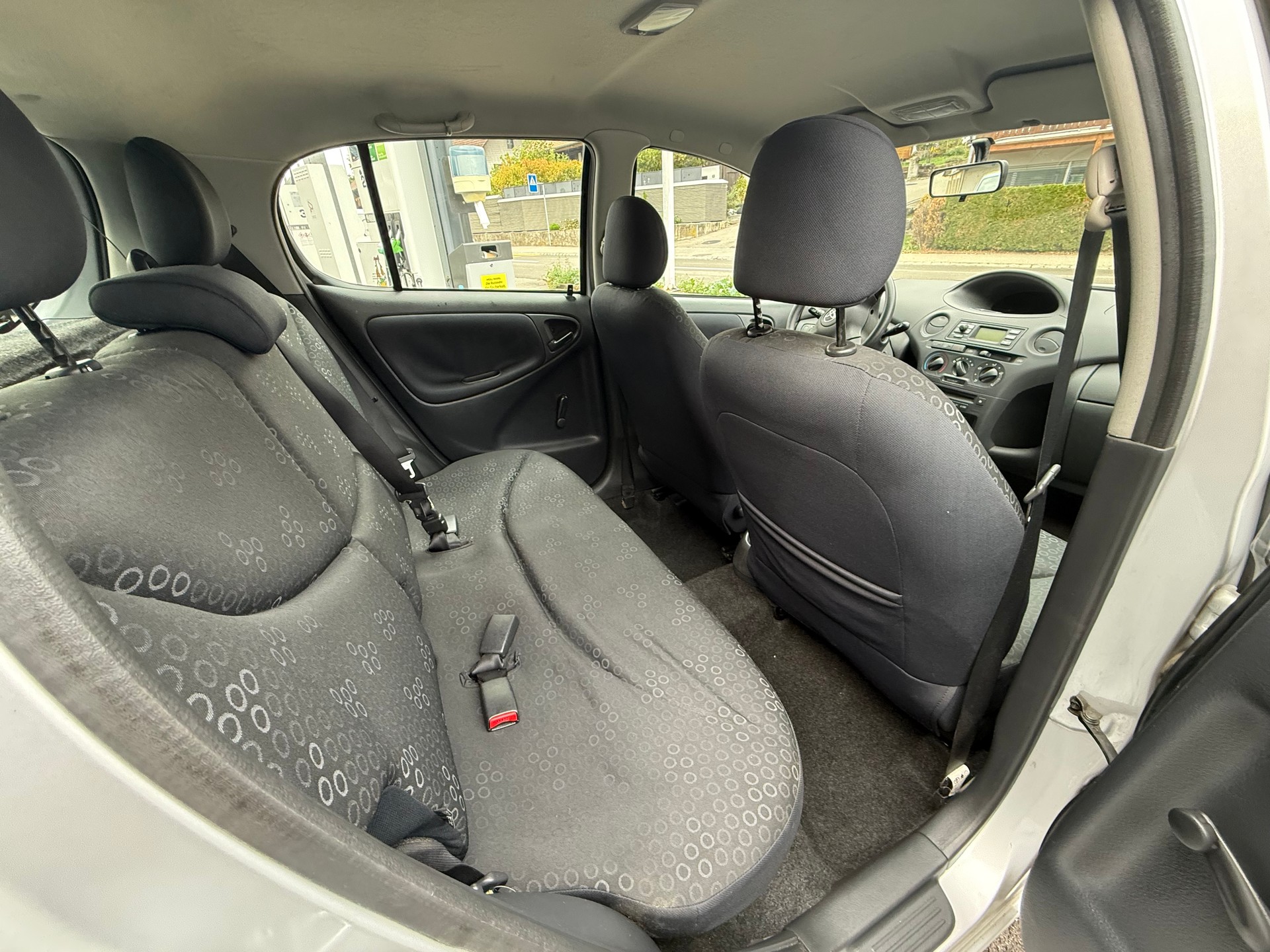 TOYOTA Yaris 1.3 Linea Sol-image-11