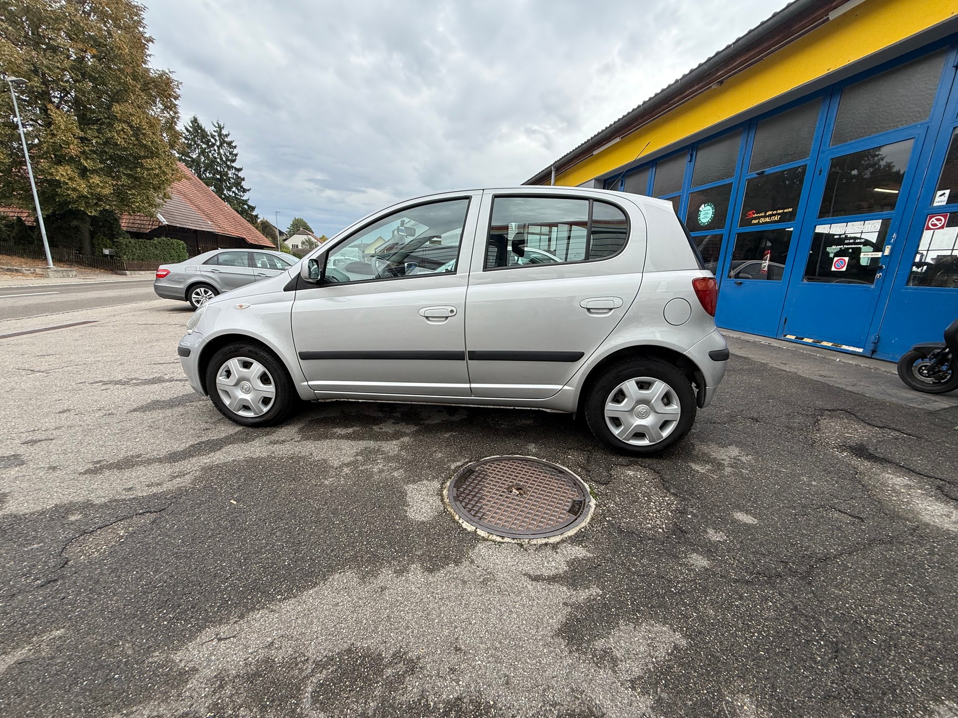 TOYOTA Yaris 1.3 Linea Sol-image-5
