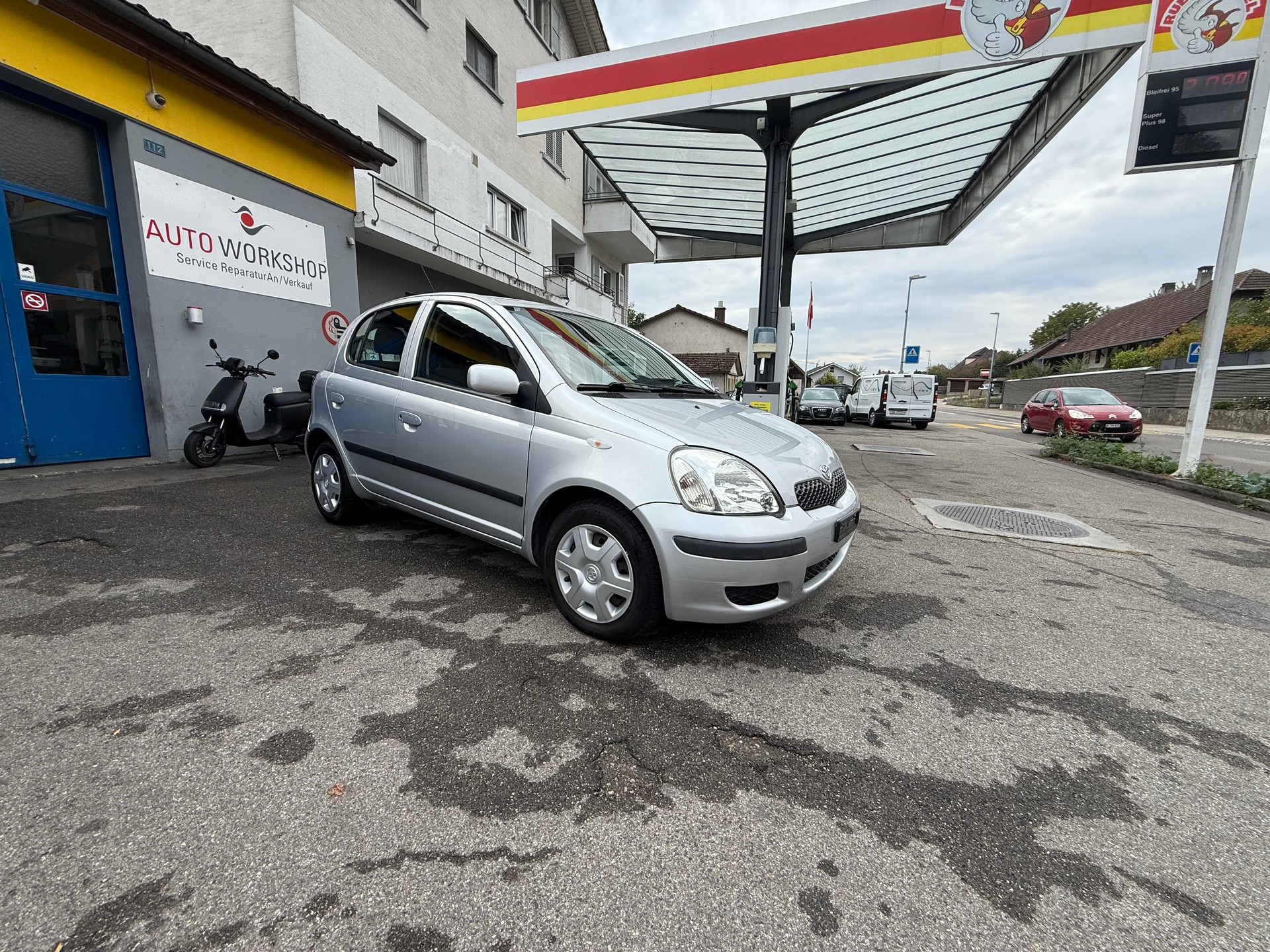 TOYOTA Yaris 1.3 Linea Sol-image-0