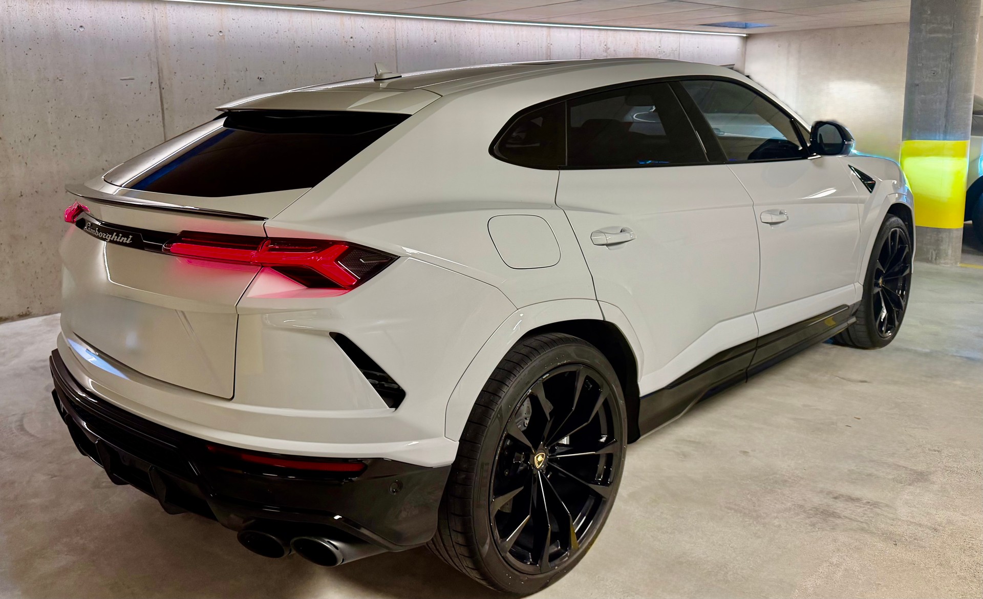 LAMBORGHINI 4.0-image-2