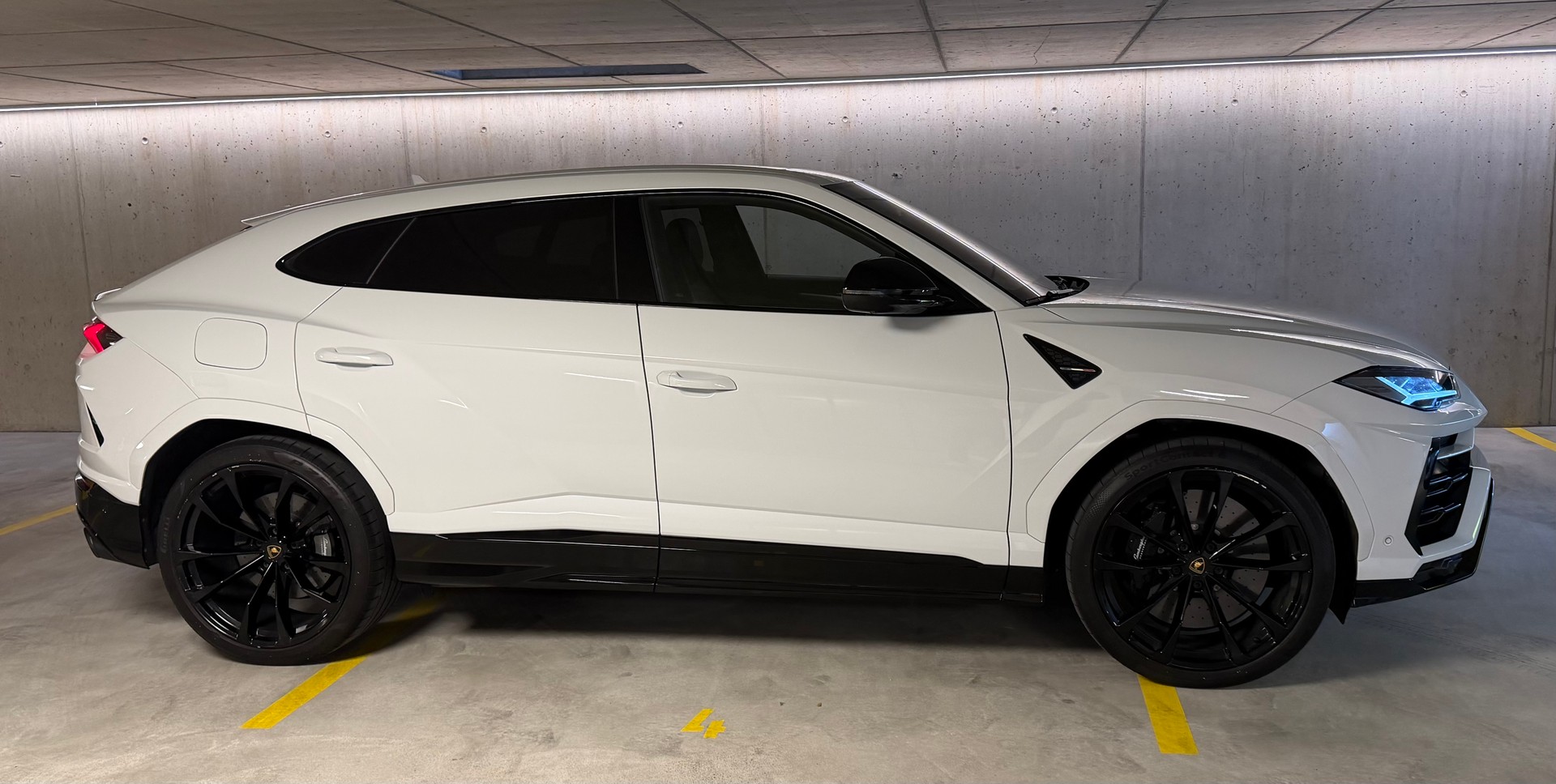 LAMBORGHINI 4.0-image-3