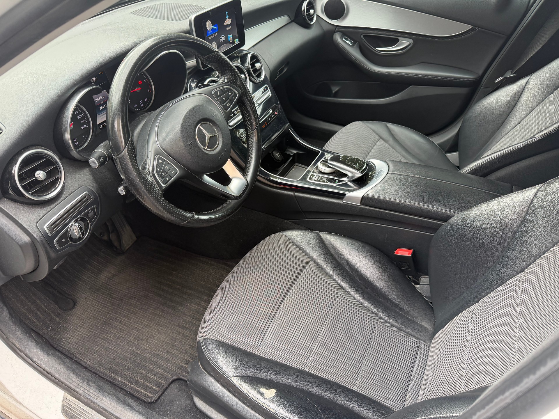MERCEDES-BENZ C 200 Avantgarde 4Matic 7G-Tronic-image-8