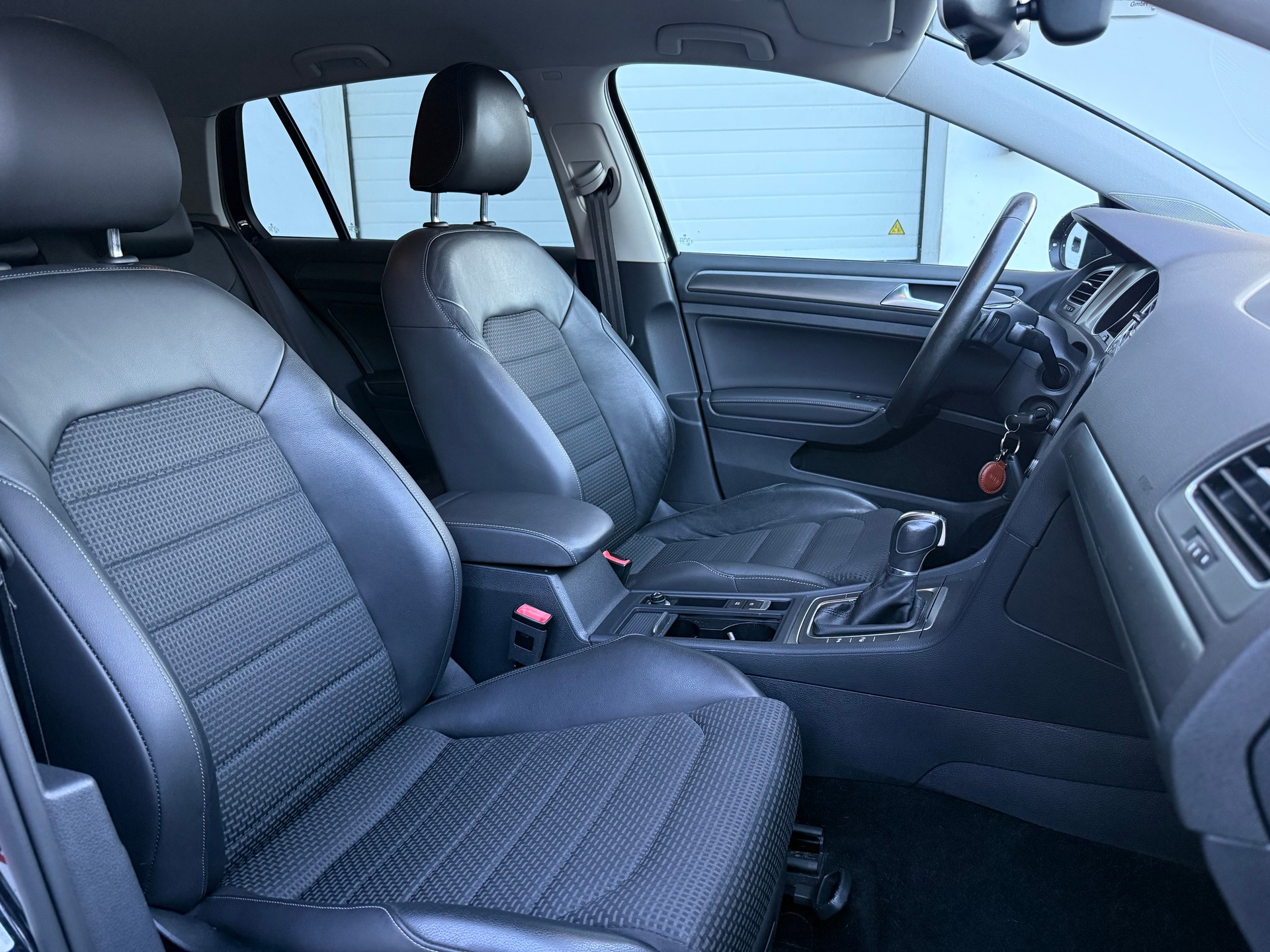 VW Golf 2.0 TDI Comfortline DSG-image-12