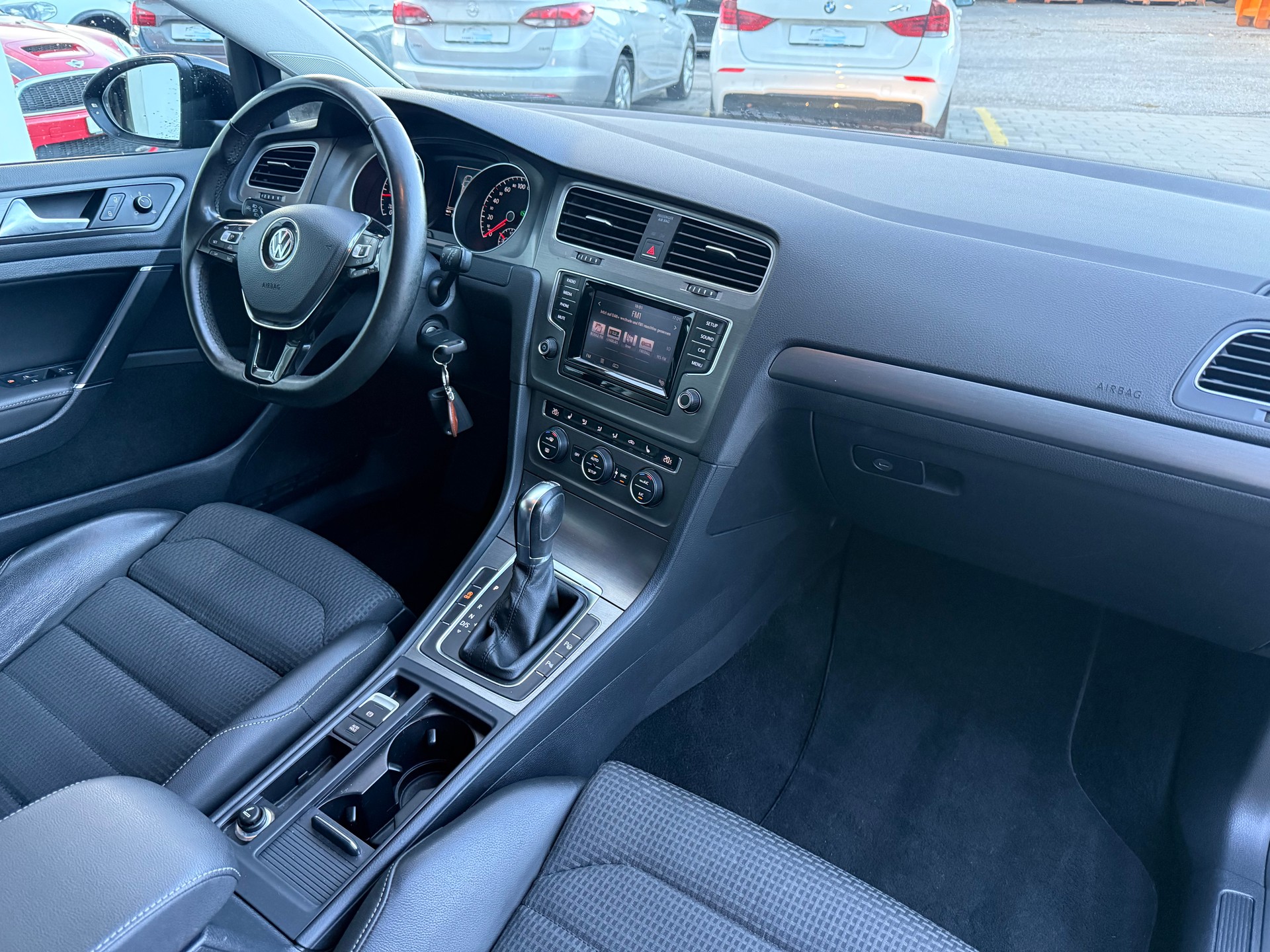 VW Golf 2.0 TDI Comfortline DSG-image-11