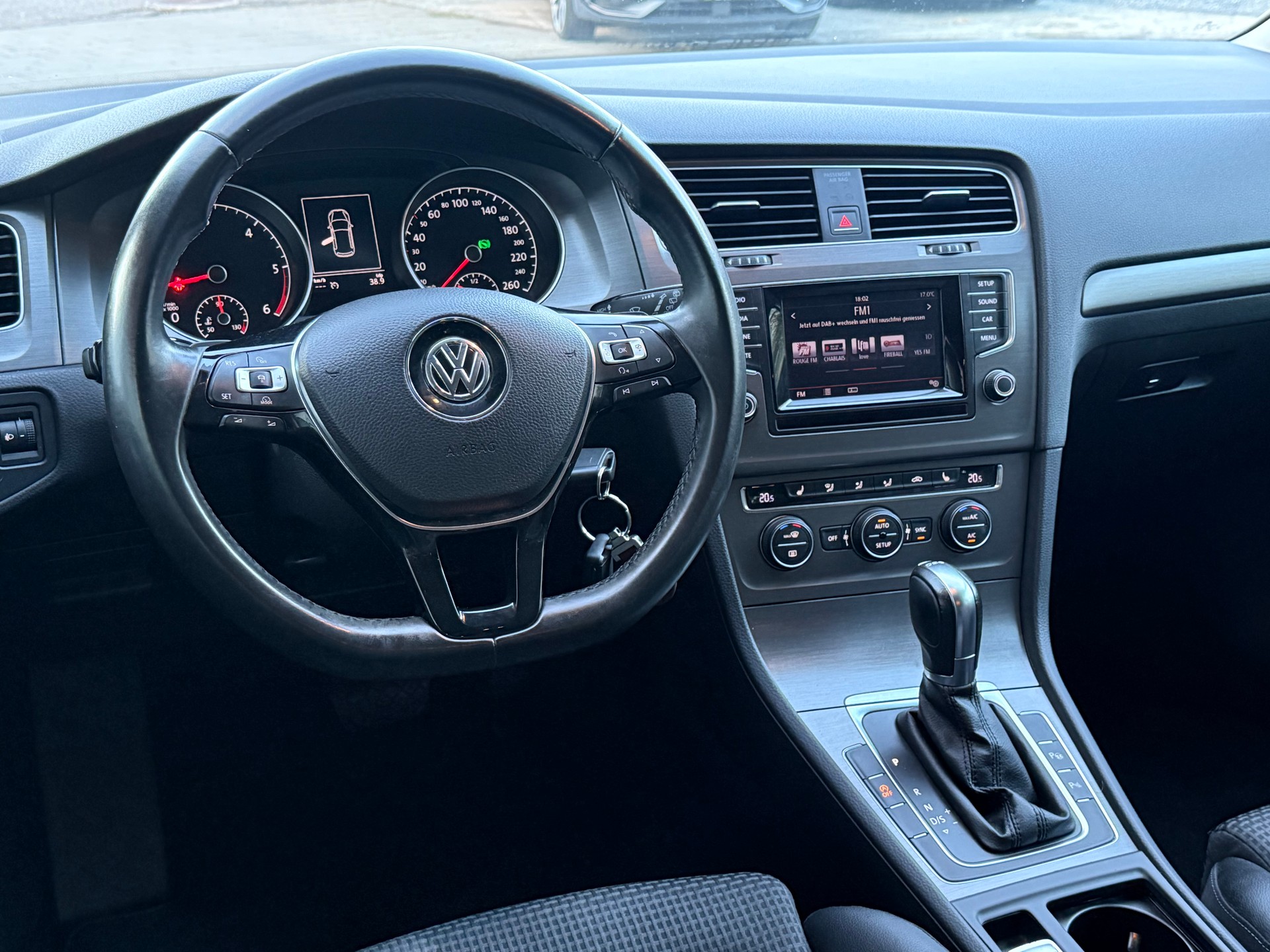 VW Golf 2.0 TDI Comfortline DSG-image-19
