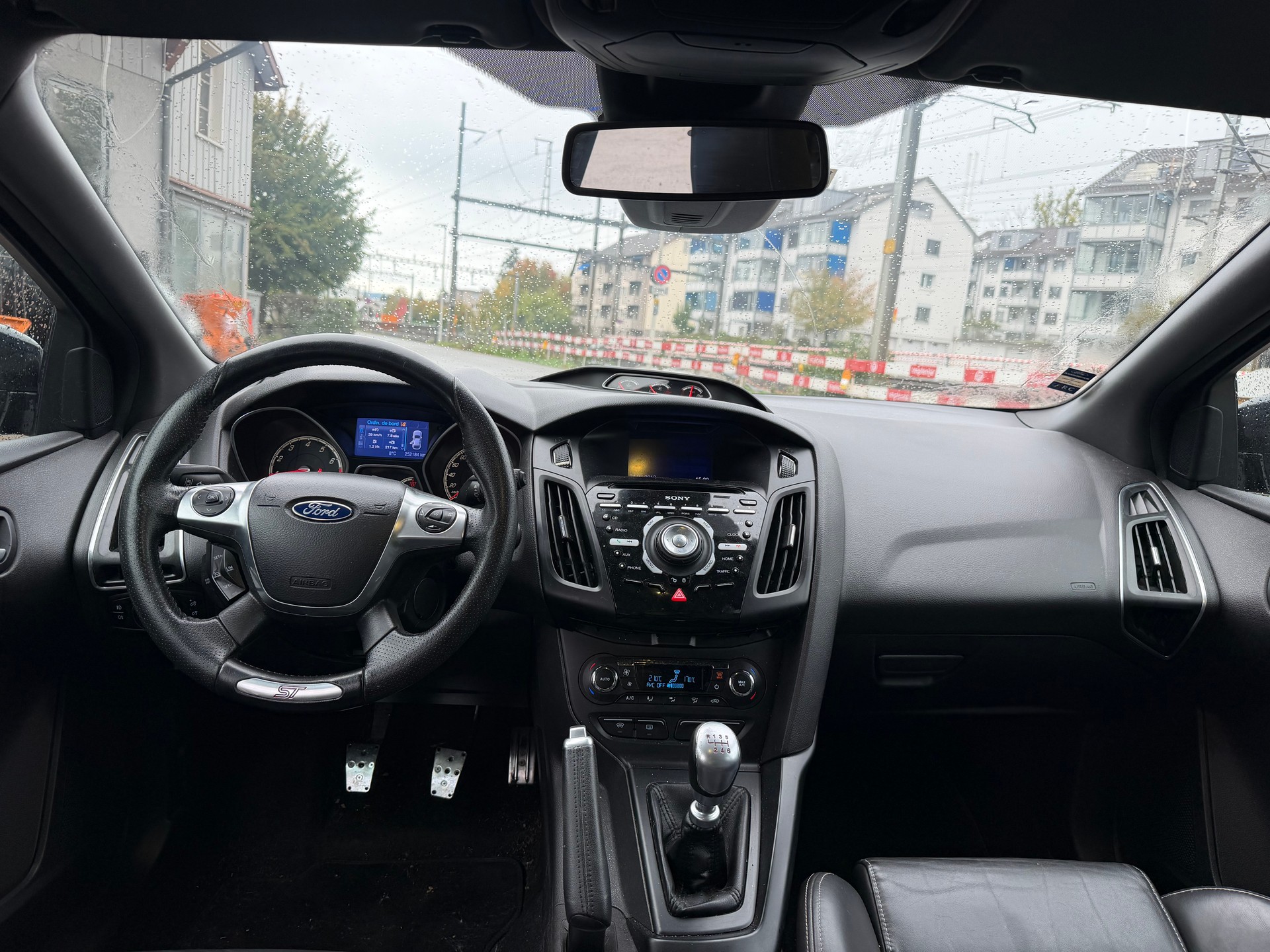 FORD Focus 2.0 SCTi ST-2-image-9