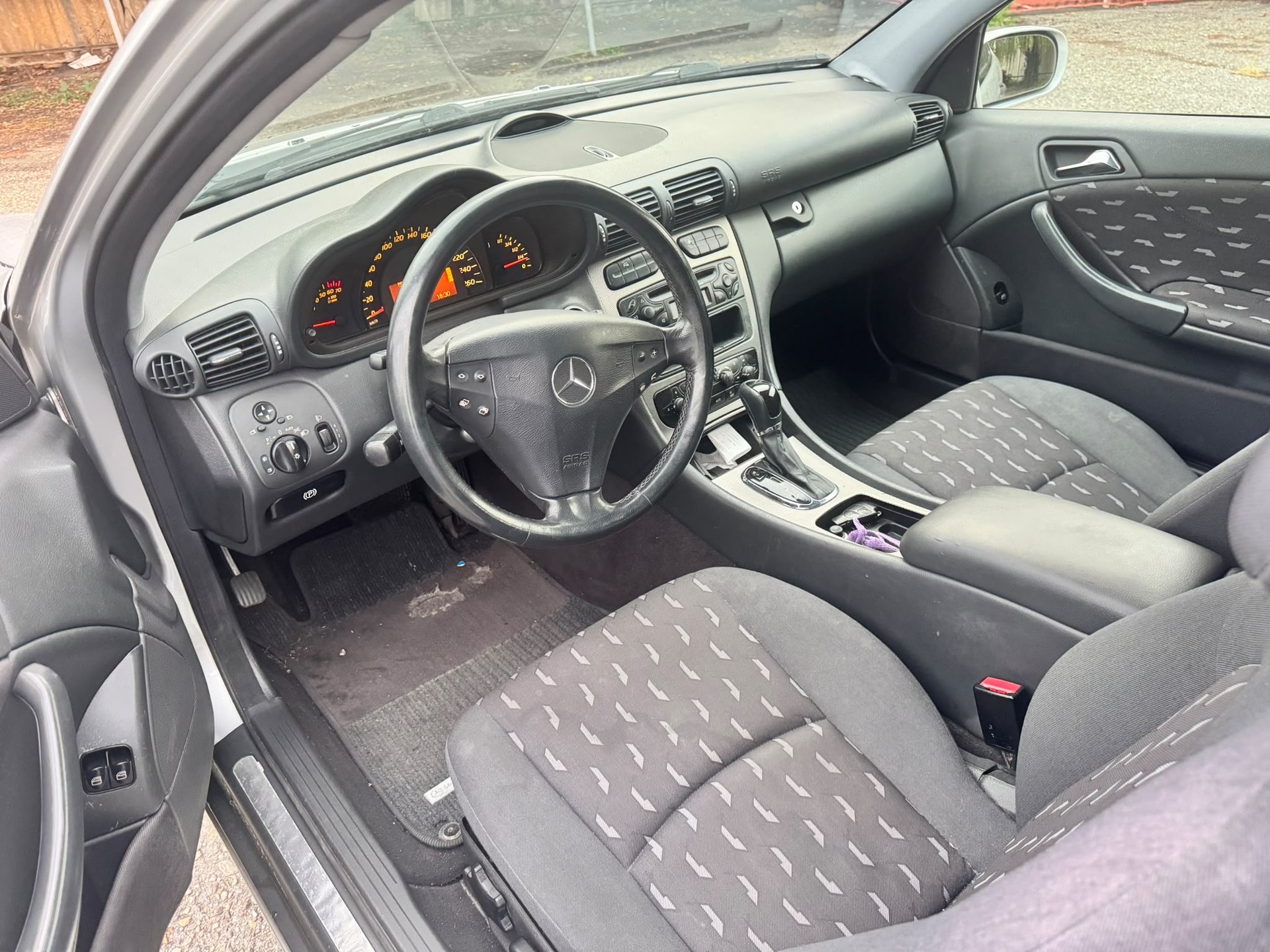MERCEDES-BENZ C 180-image-7