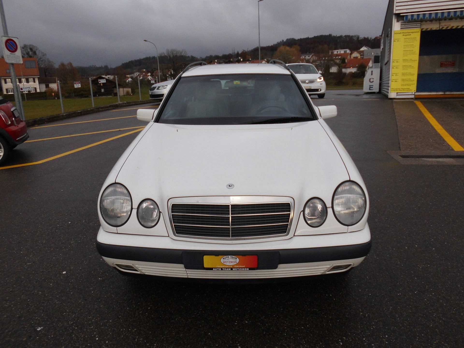 MERCEDES-BENZ E 220 CDI Classic-image-1