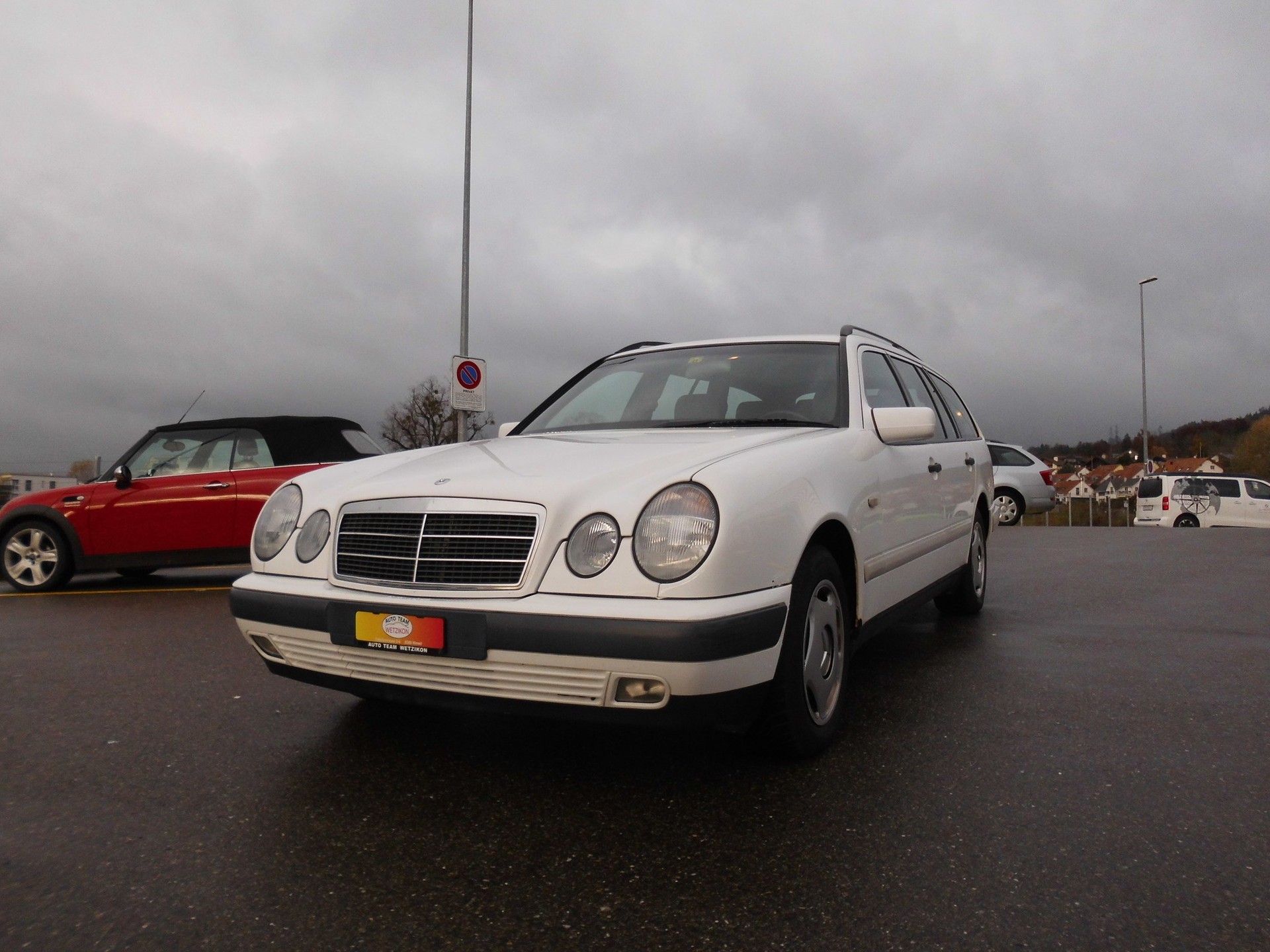 MERCEDES-BENZ E 220 CDI Classic-image-12