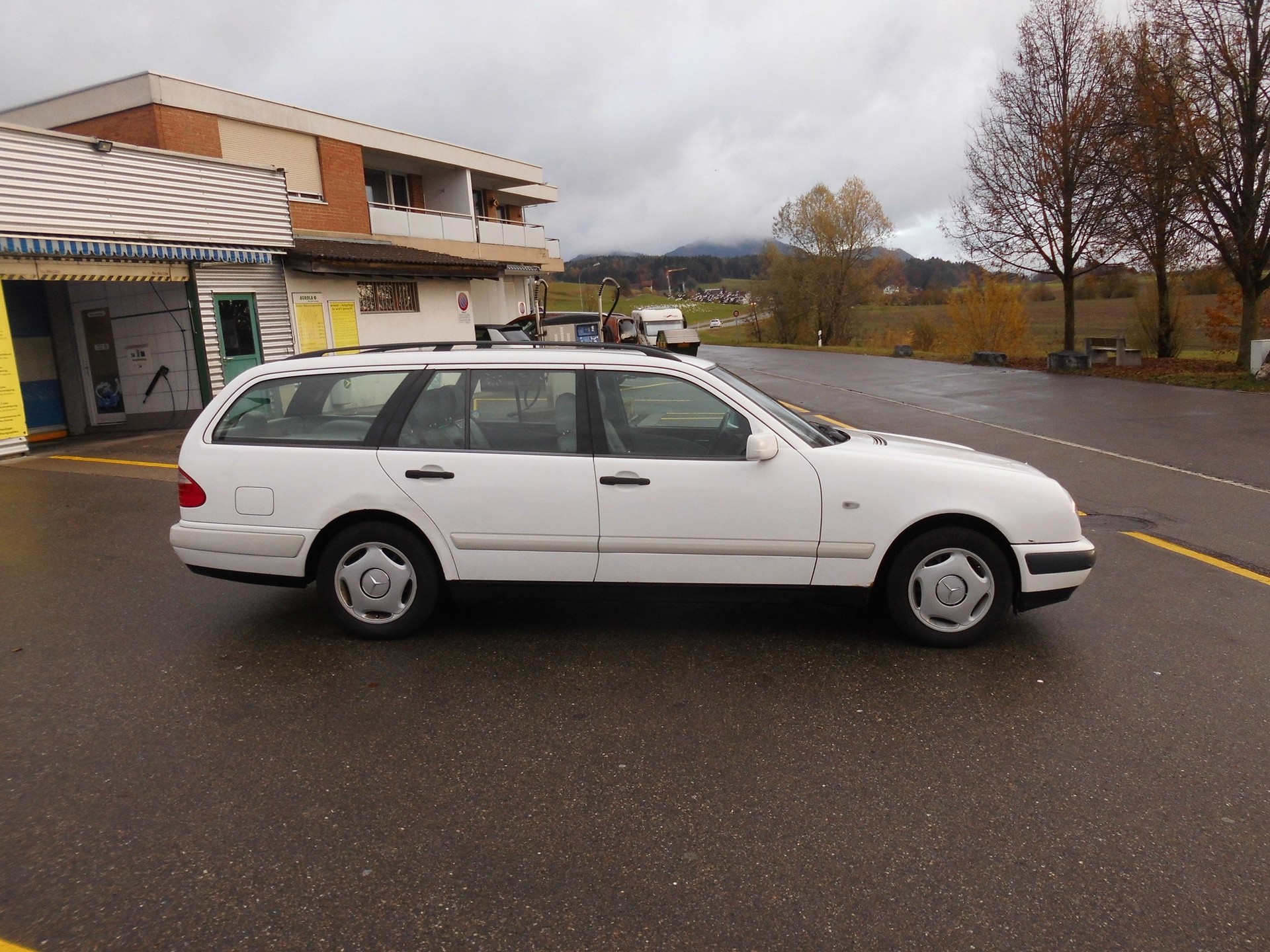 MERCEDES-BENZ E 220 CDI Classic-image-3