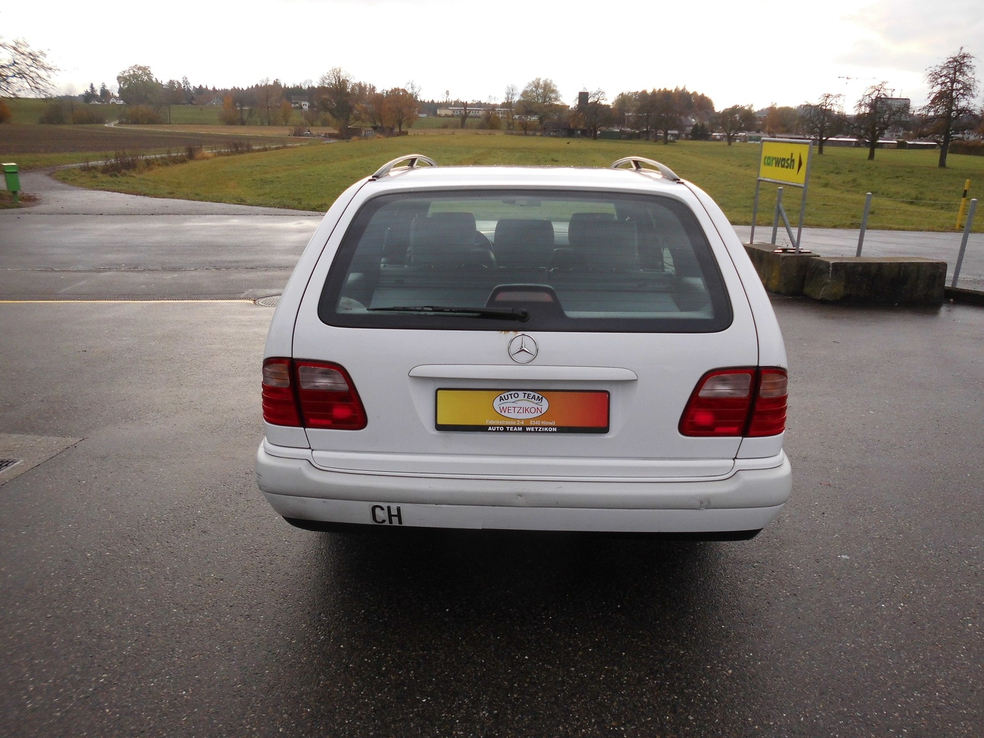 MERCEDES-BENZ E 220 CDI Classic-image-5
