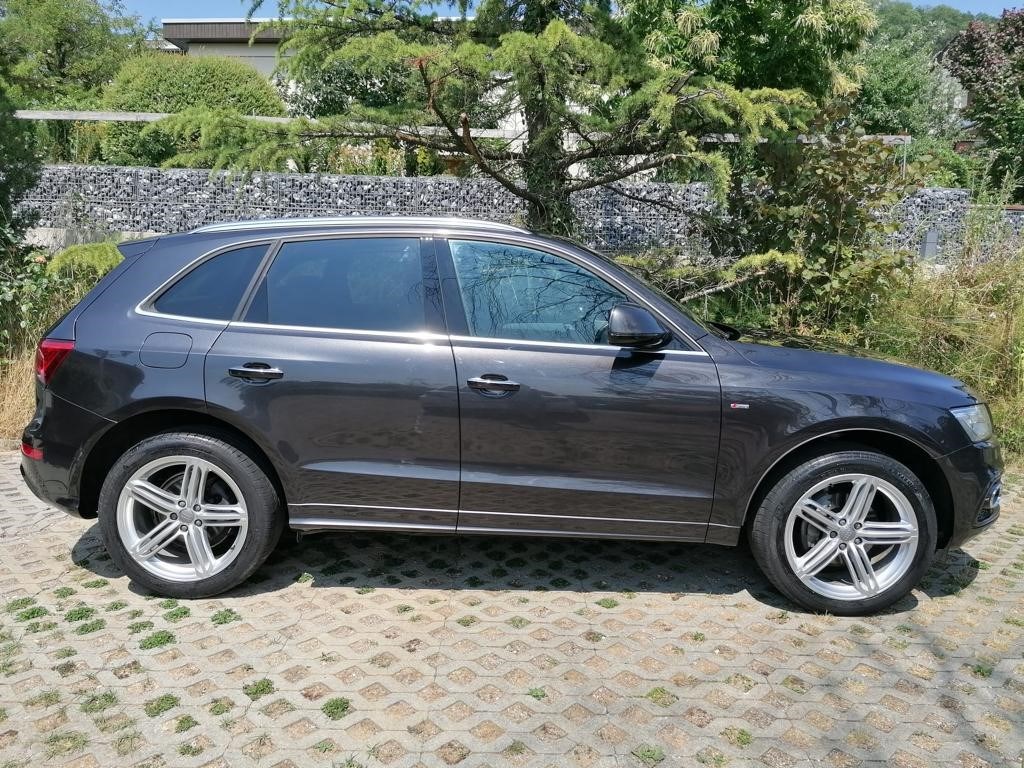 AUDI Q5 2.0 TDI quattro S-tronic-showroom-element-3