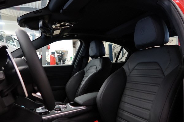 ALFA ROMEO Giulia 2.0 Veloce PremSky-image-7