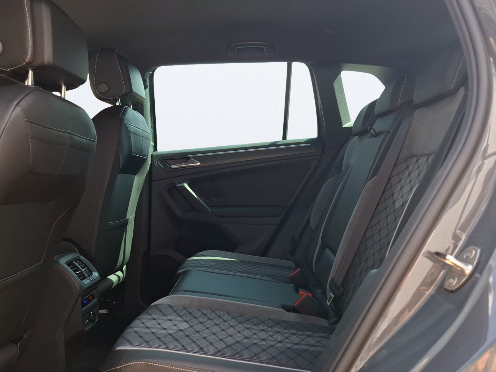VW Tiguan 1.4TSI PHEV R-Line DSG-image-13