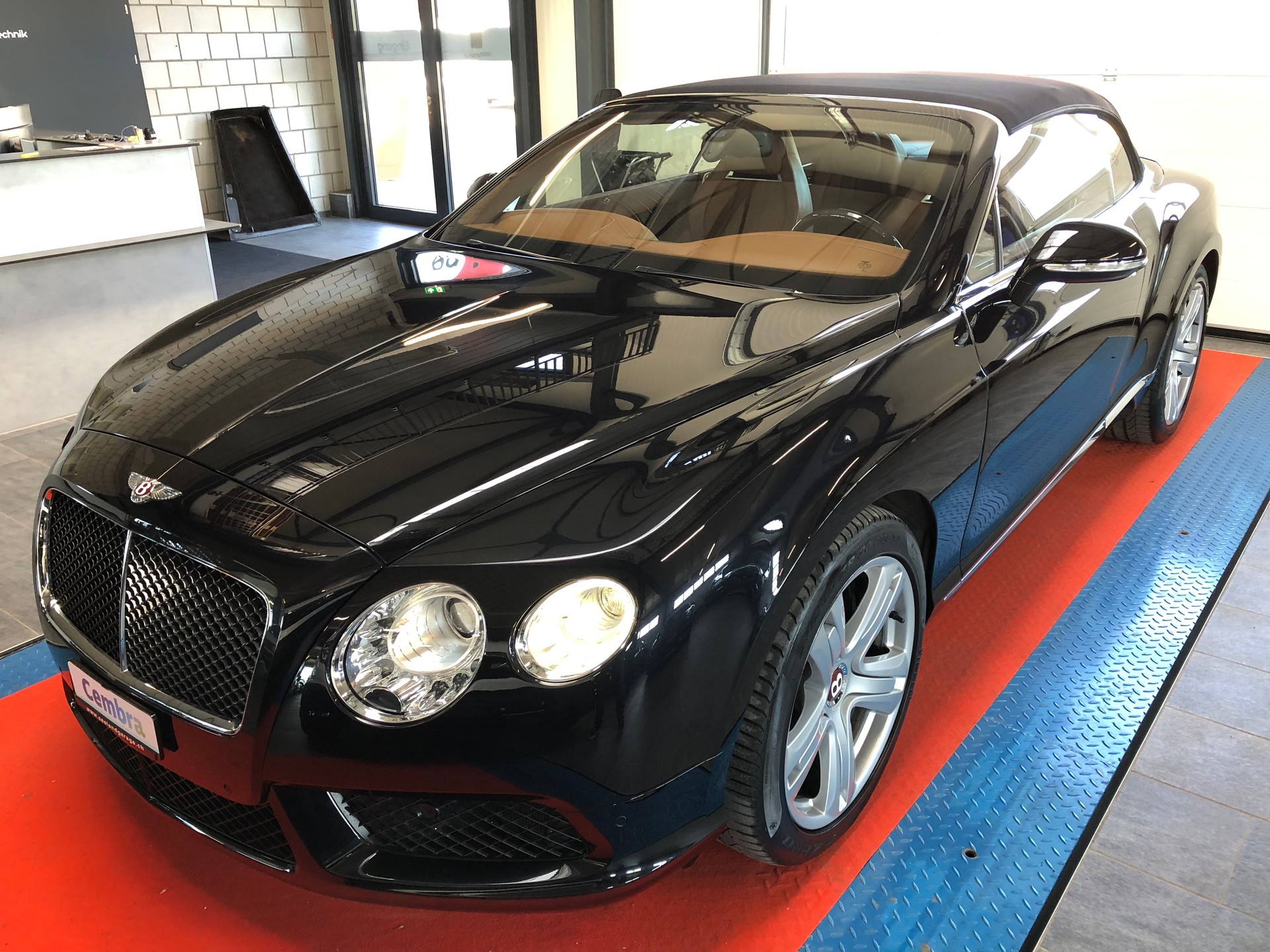 BENTLEY Continental GTC 4.0 V8-image-4