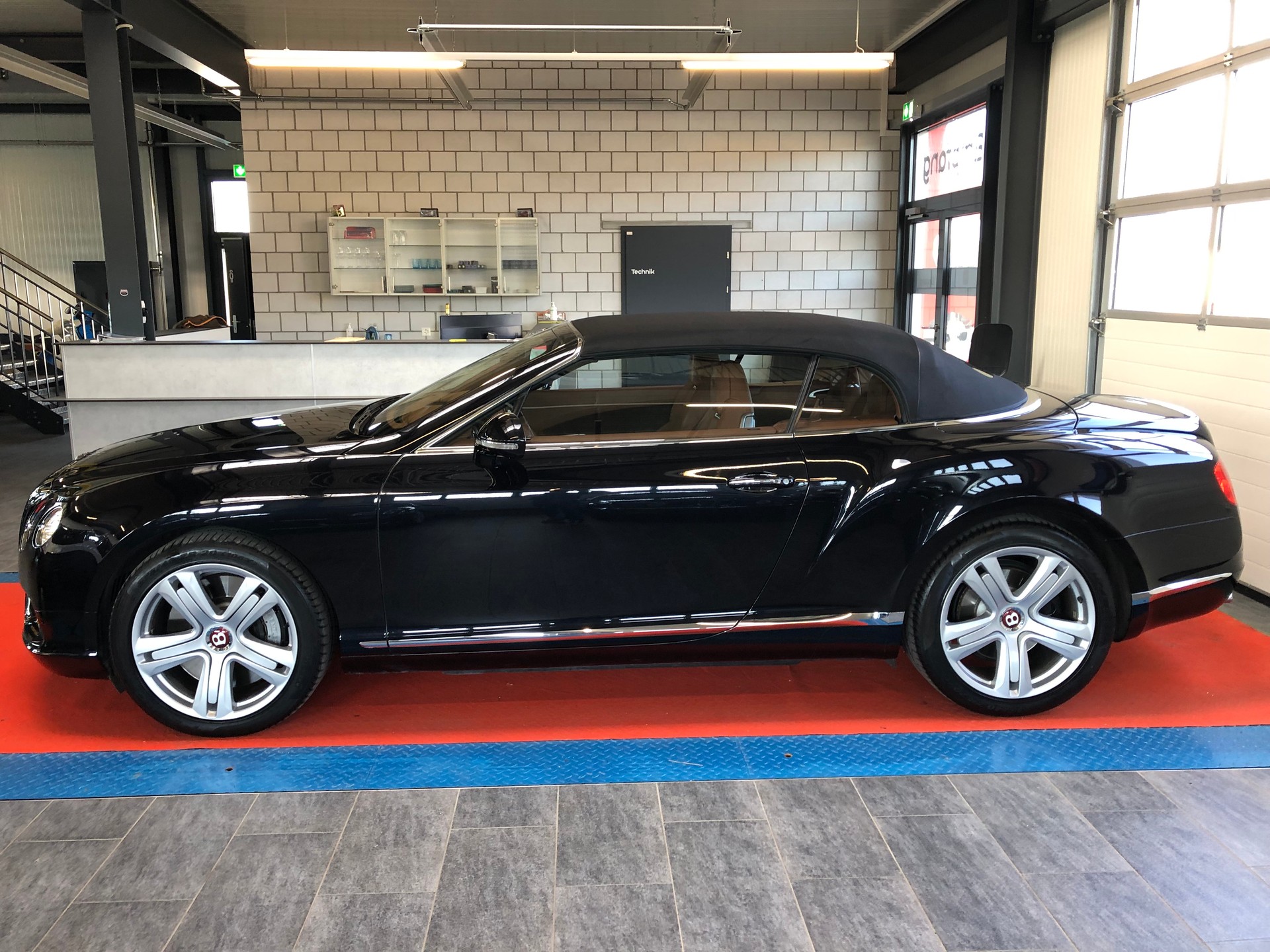 BENTLEY Continental GTC 4.0 V8-image-6