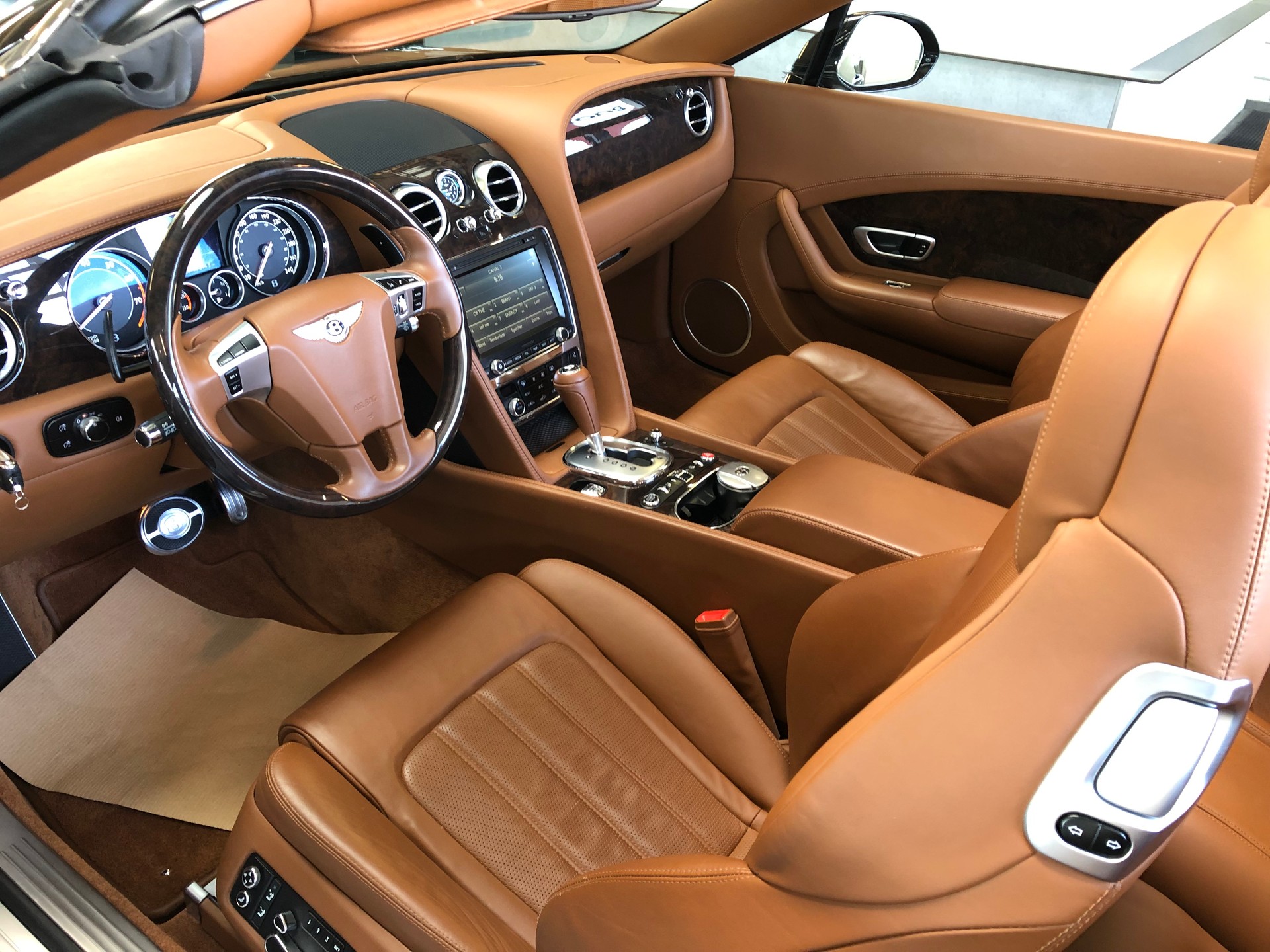 BENTLEY Continental GTC 4.0 V8-image-17
