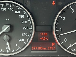 BMW 320i Cabriolet Steptronic-image-4