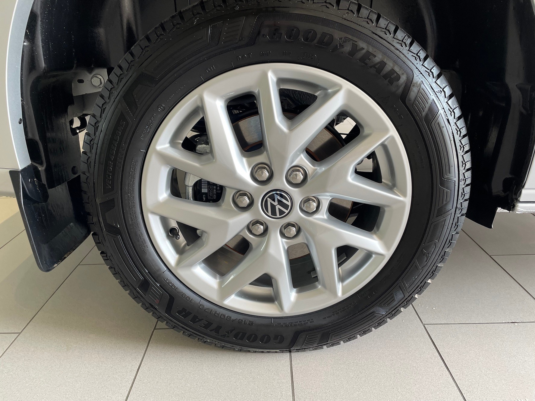 VW Caravelle 2.0 TDI Style Aut.8 4 Motion-image-4