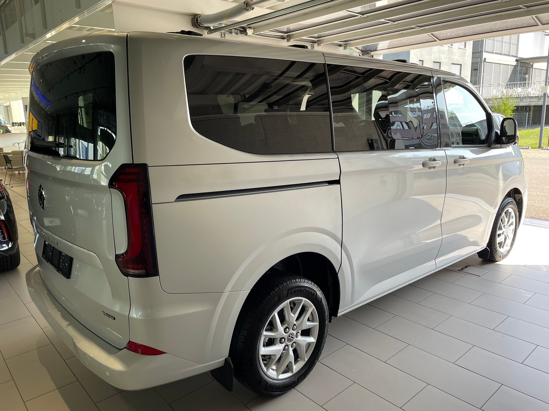 VW Caravelle 2.0 TDI Style Aut.8 4 Motion-image-1