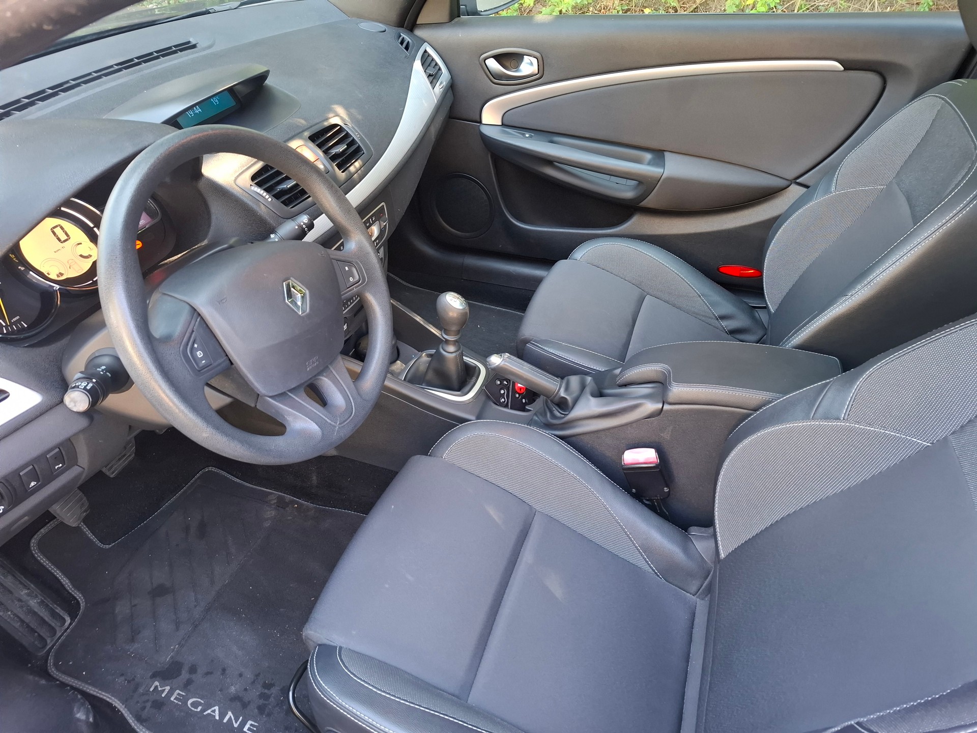 RENAULT Mégane CC 1.4 16V Turbo Dynamique-image-11
