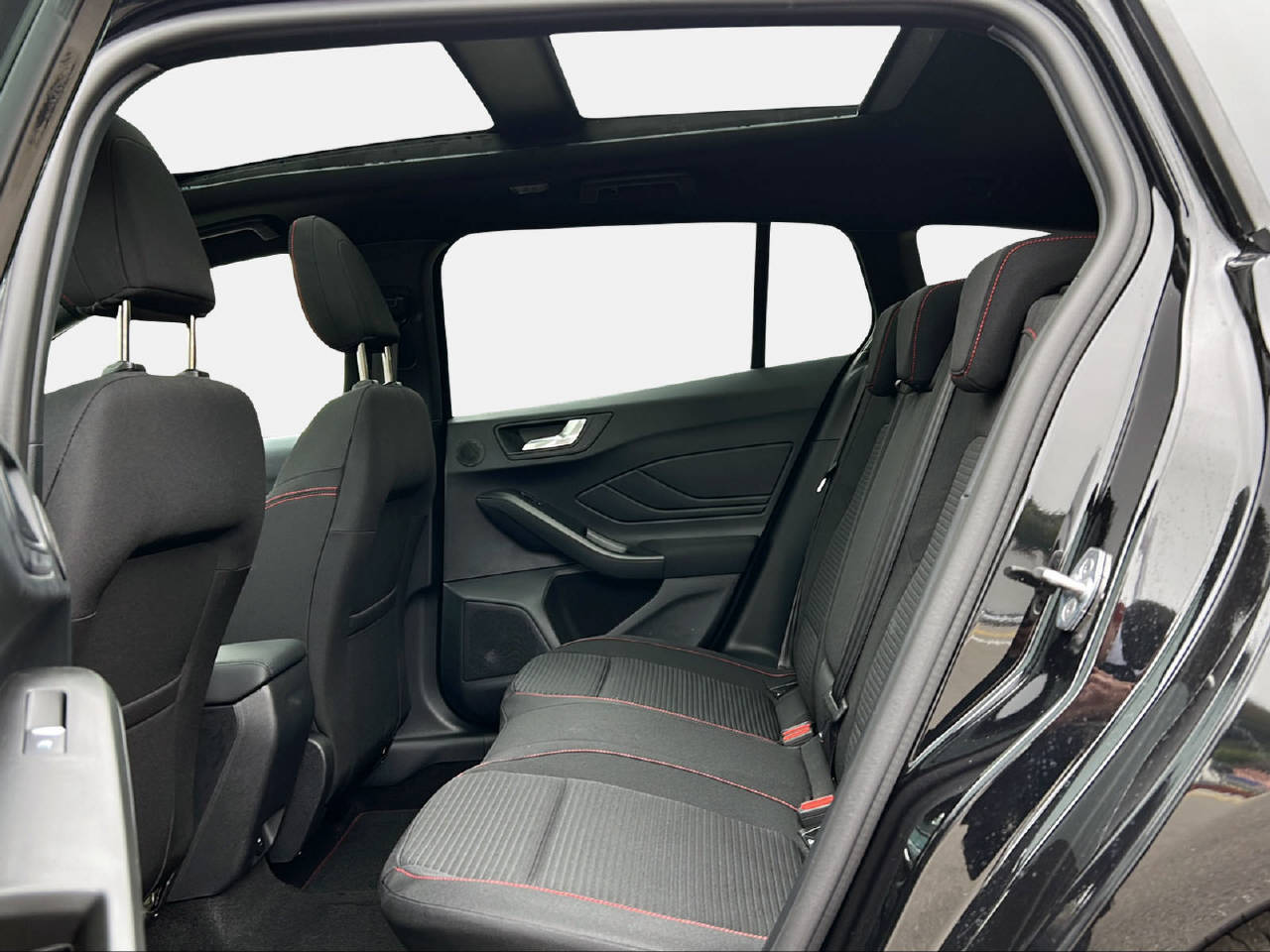 FORD Focus Station Wagon 1.0i EcoB Hybrid 155 ST-Line X-image-12