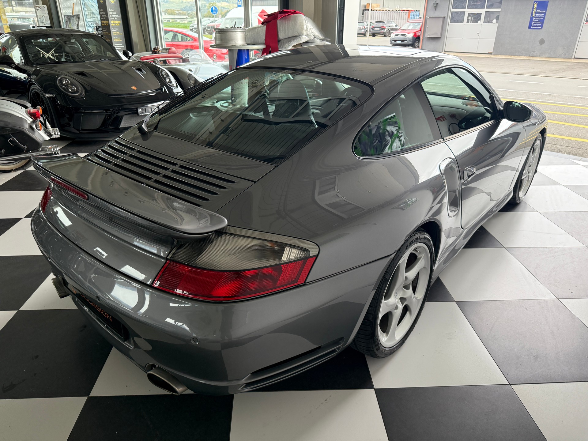 PORSCHE 911 Turbo-image-6