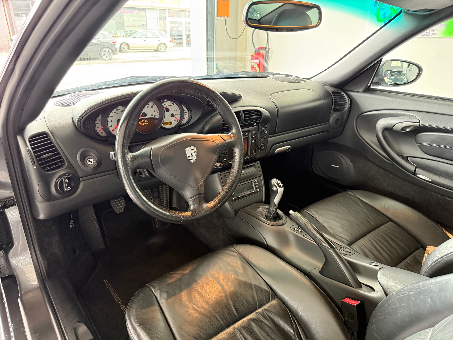 PORSCHE 911 Turbo-image-9