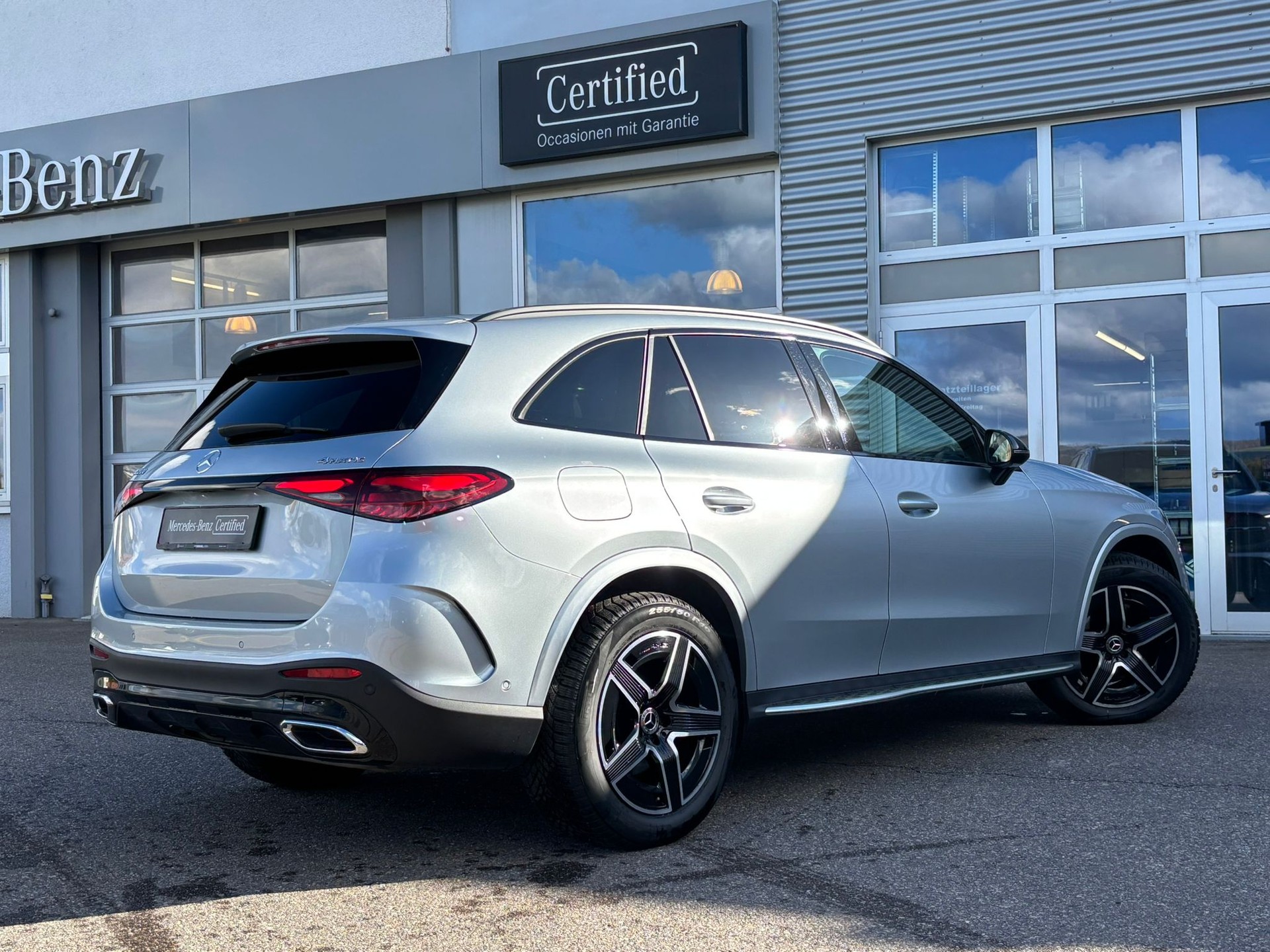 MERCEDES-BENZ GLC 200 AMG-Line 4Matic-image-3