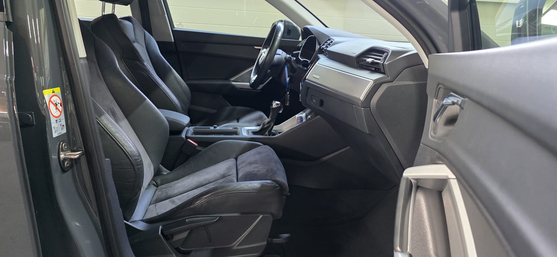 AUDI Q3 35 TFSI S-tronic *CH-Fahrzeug*-image-9