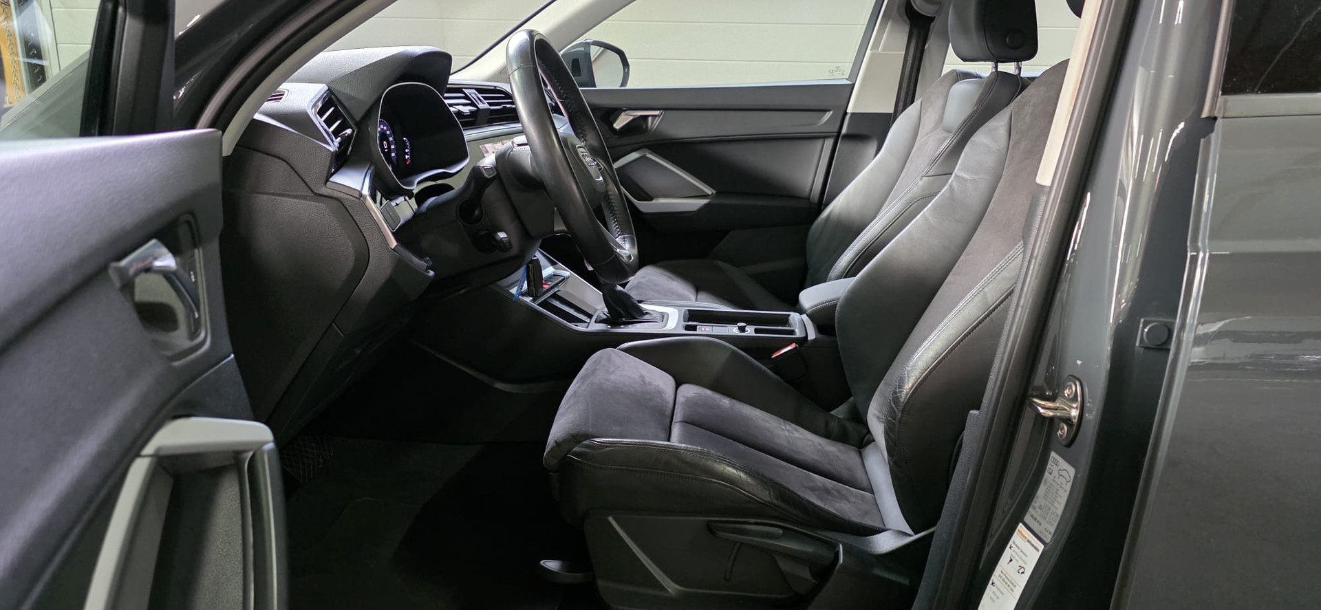 AUDI Q3 35 TFSI S-tronic *CH-Fahrzeug*-image-11