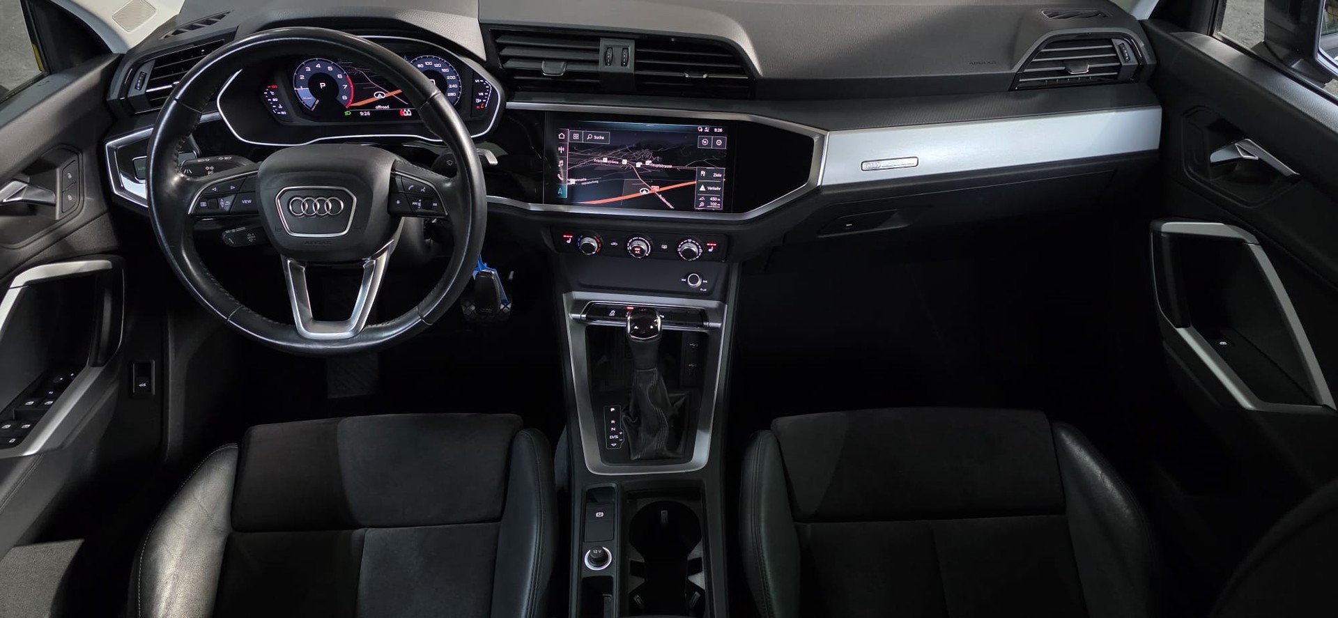 AUDI Q3 35 TFSI S-tronic *CH-Fahrzeug*-image-12