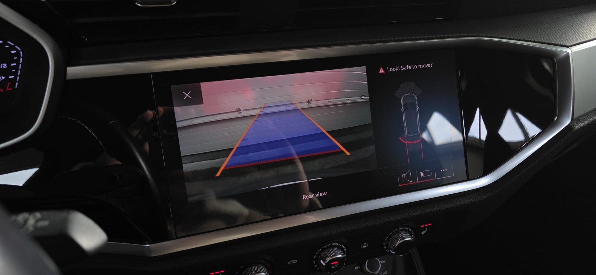 AUDI Q3 35 TFSI S-tronic *CH-Fahrzeug*-image-21